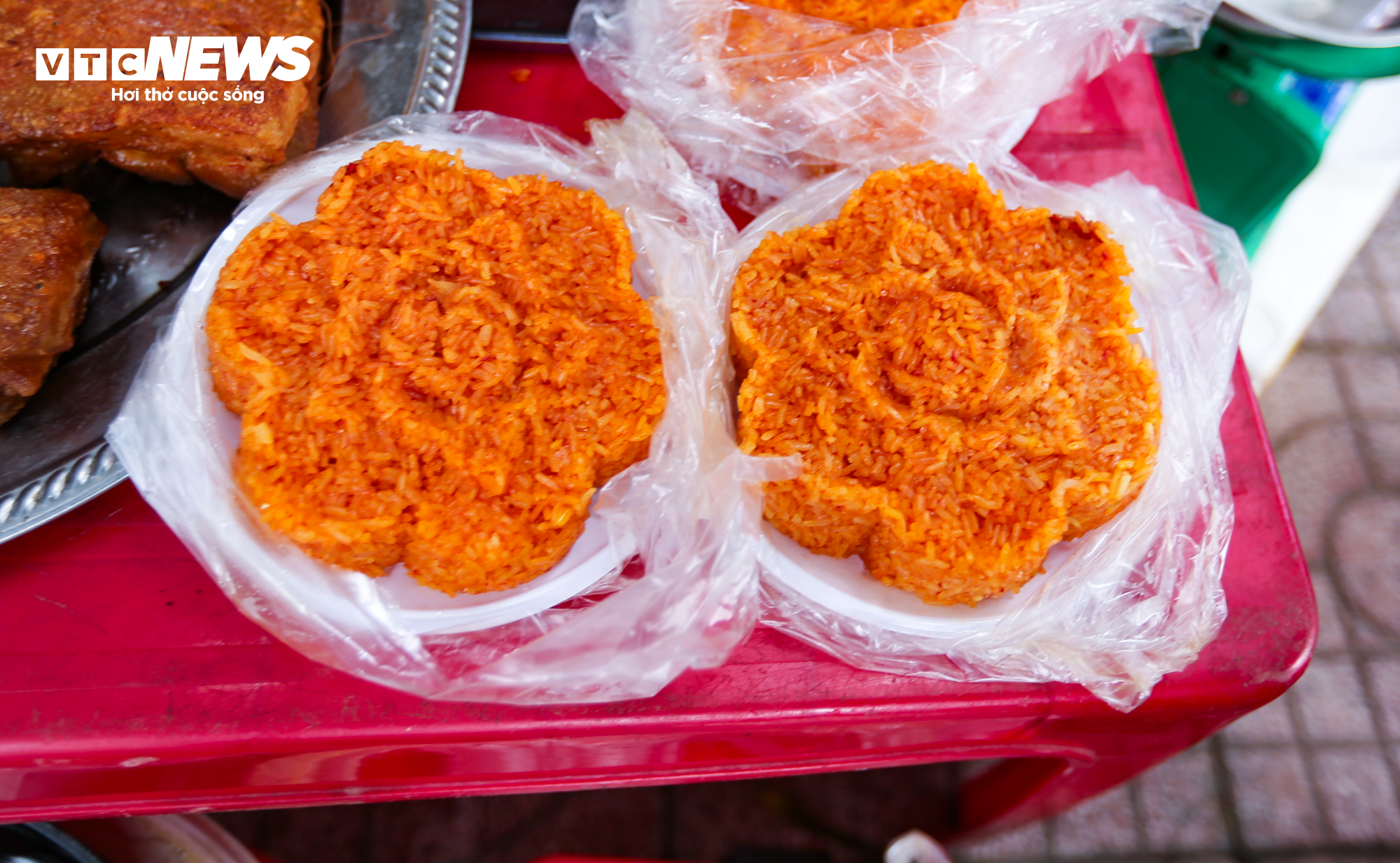 Kiếm hàng chục triệu đồng nhờ bán mâm 'tam sên' ven đường ngày vía Thần Tài - 8