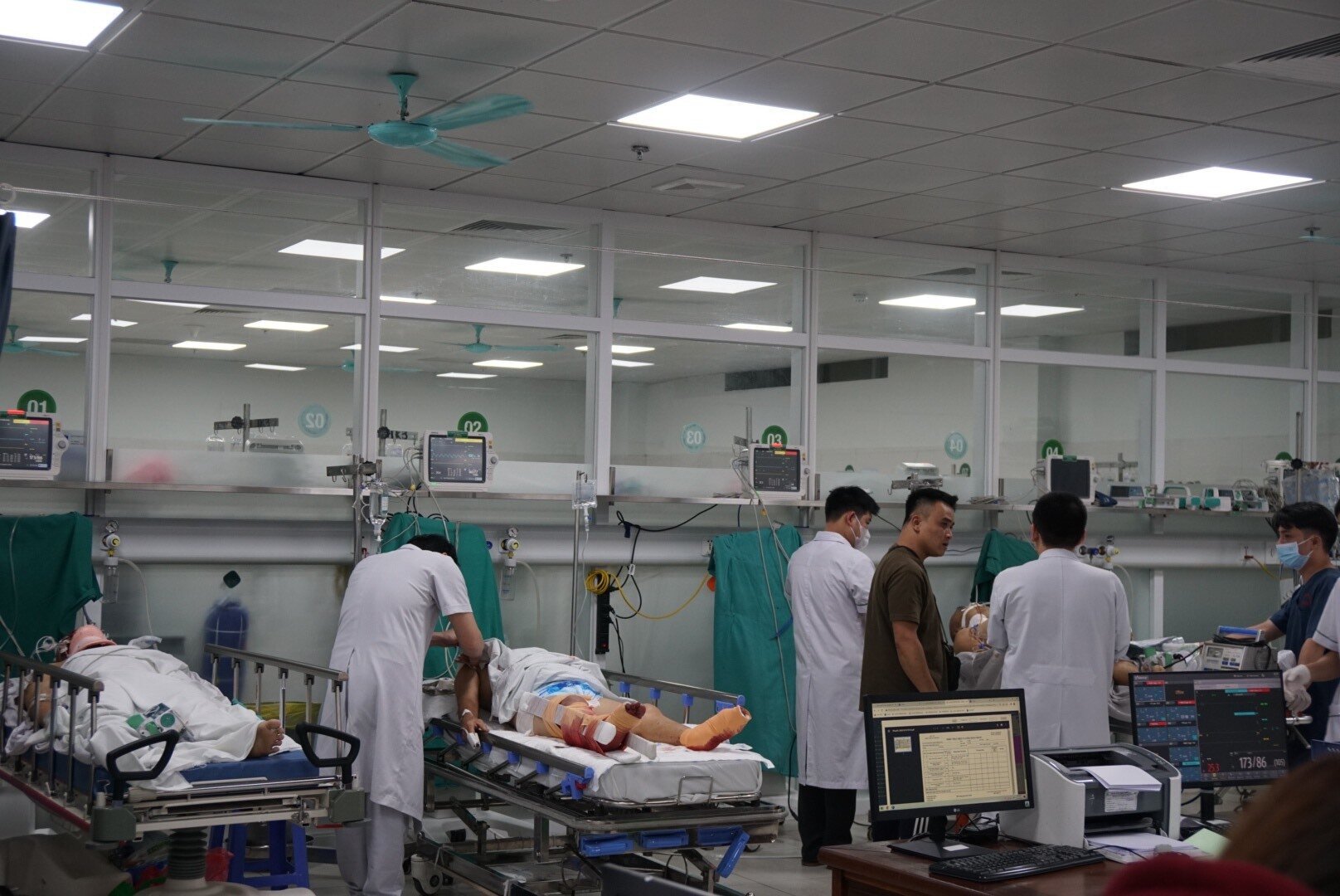  24 giờ trực cấp cứu tại bệnh viện ngoại khoa lớn nhất cả nước - 5
