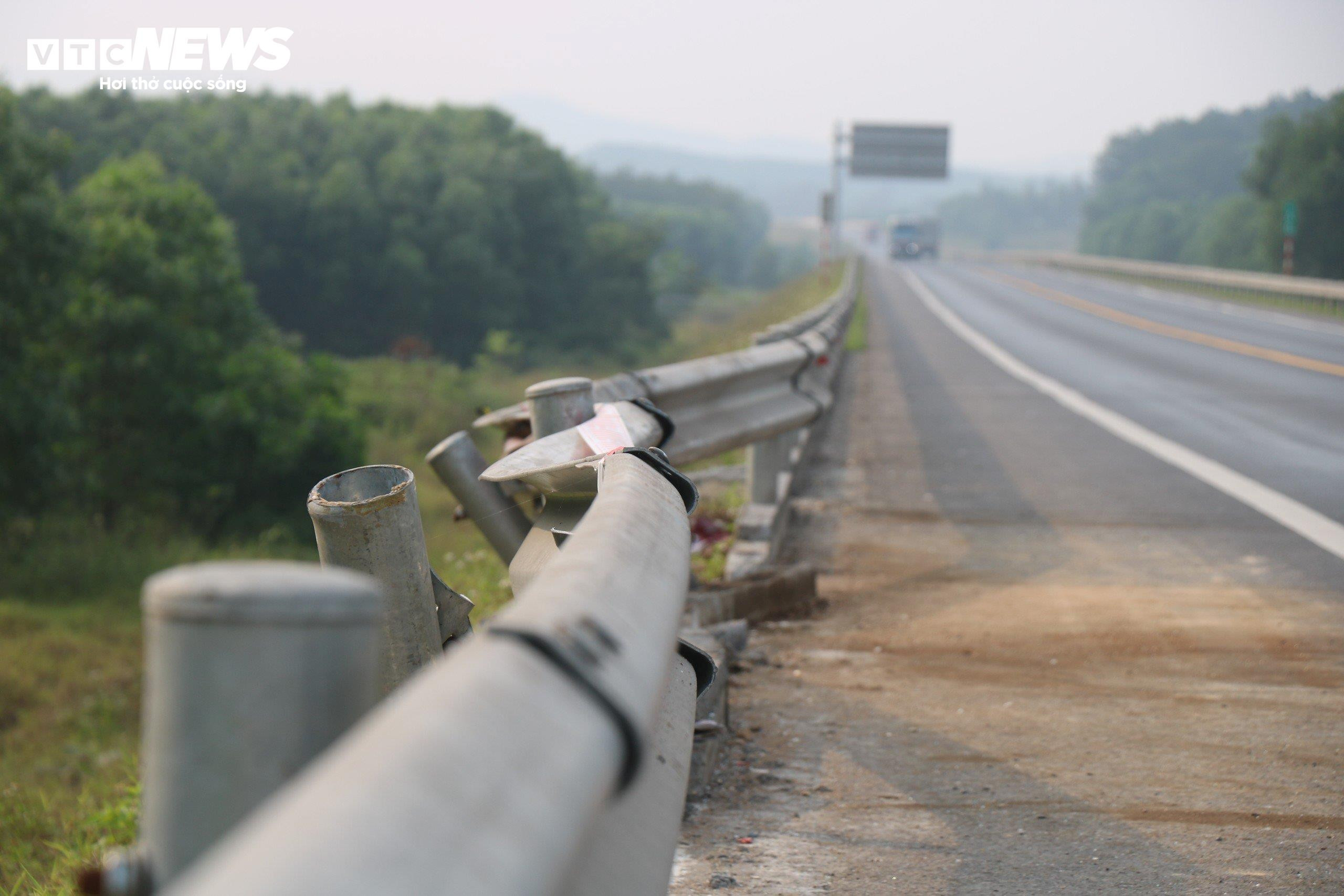 Ô tô vẫn 'đùa giỡn' với tử thần trên cao tốc Cam Lộ-La Sơn sau tai nạn thảm khốc - 2
