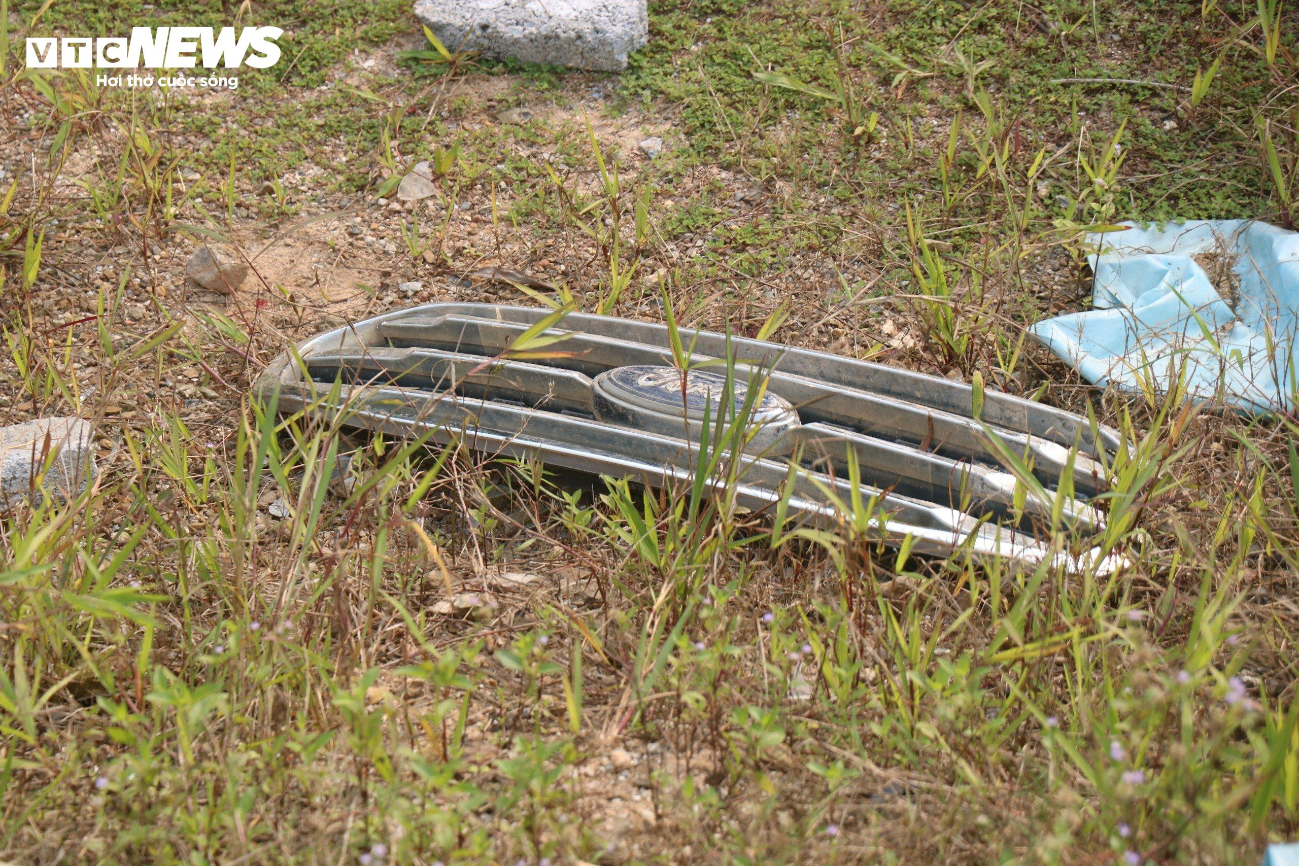 Ô tô vẫn 'đùa giỡn' với tử thần trên cao tốc Cam Lộ-La Sơn sau tai nạn thảm khốc - 3