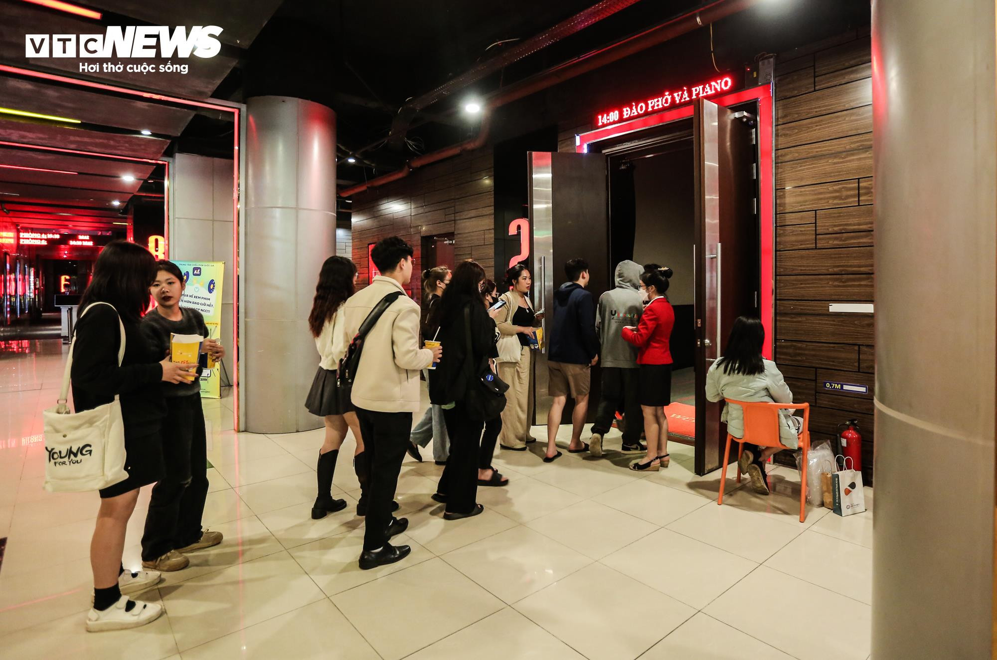 'Đào, phở và piano': Khán giả muốn xem phải ra rạp đặt vé cho ngày hôm sau - 10