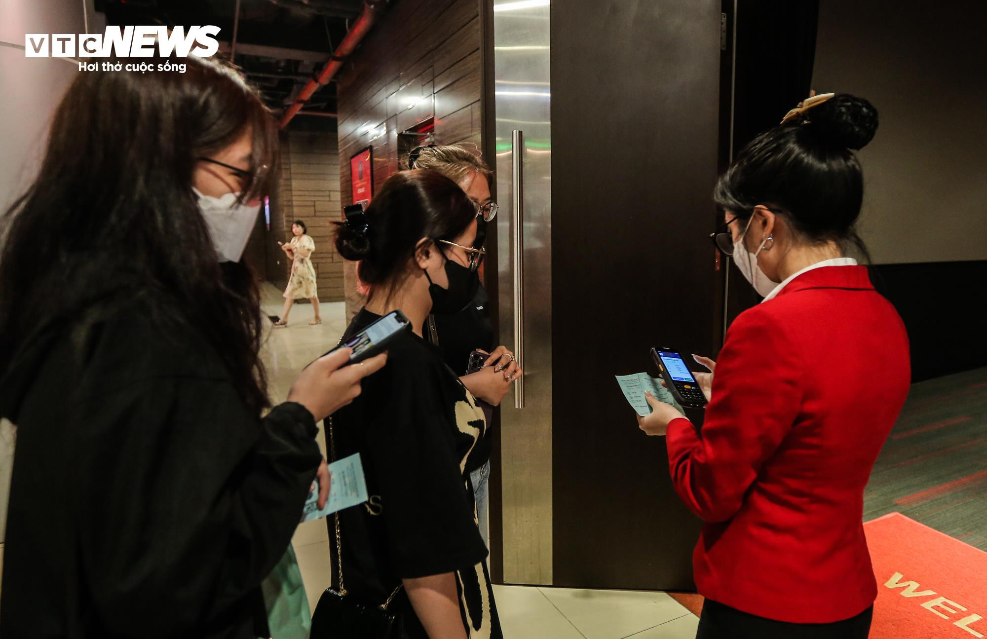 'Đào, phở và piano': Khán giả muốn xem phải ra rạp đặt vé cho ngày hôm sau - 12