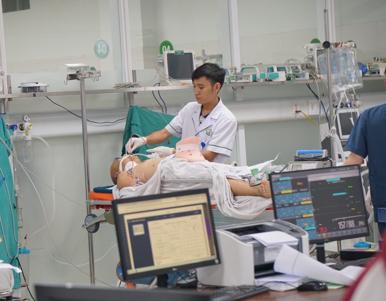  24 giờ trực cấp cứu tại bệnh viện ngoại khoa lớn nhất cả nước - 3