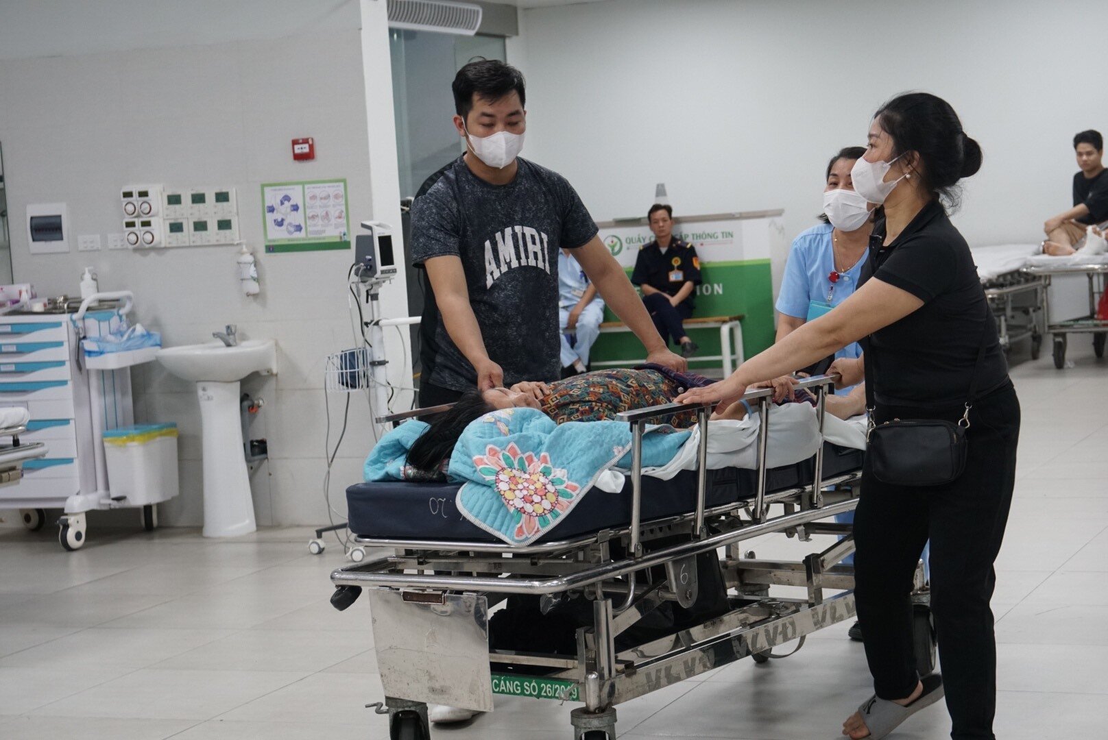  24 giờ trực cấp cứu tại bệnh viện ngoại khoa lớn nhất cả nước - 7