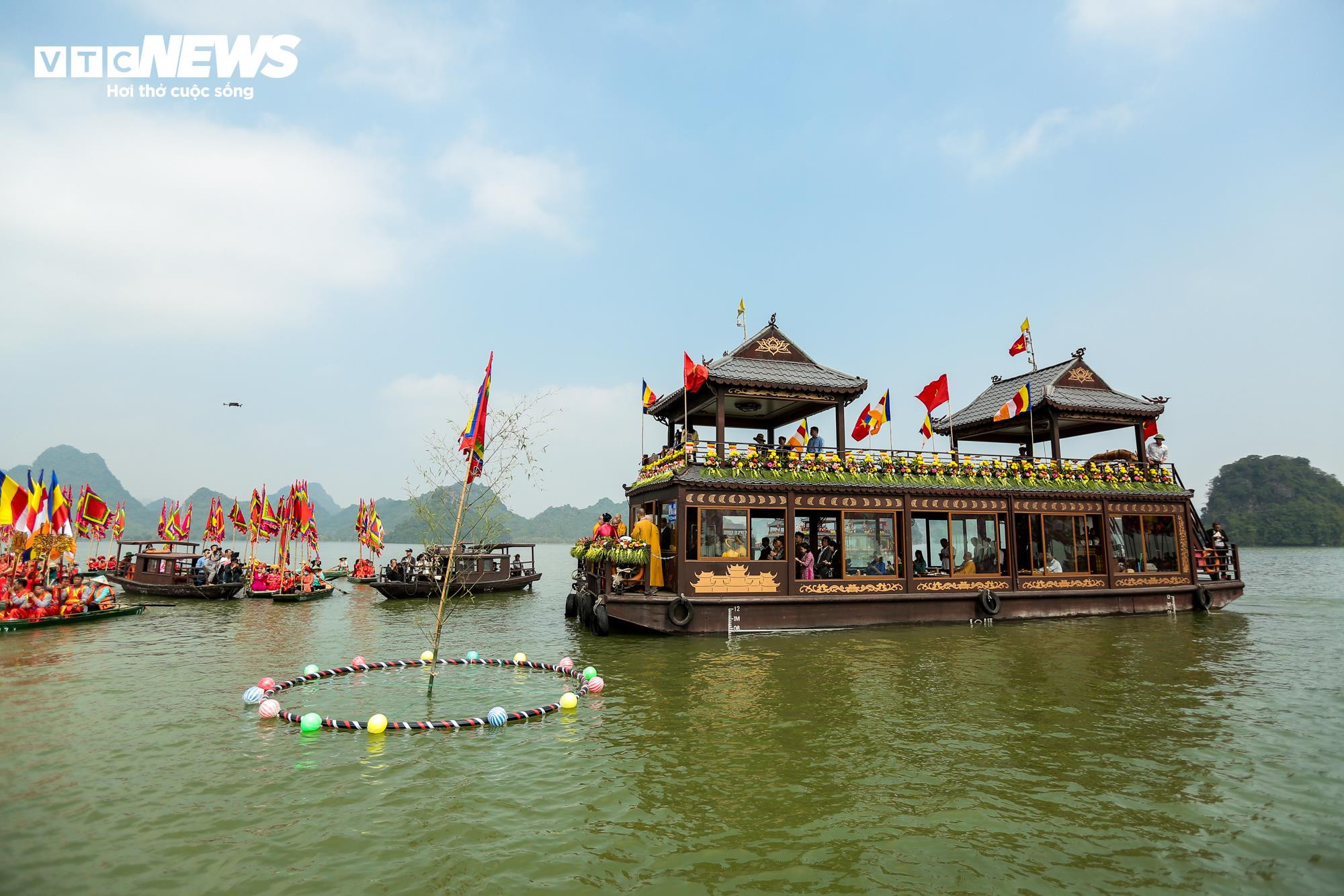 207 thuyền, 60 trai tráng tham gia rước nước ngày khai hội chùa Tam Chúc - 7