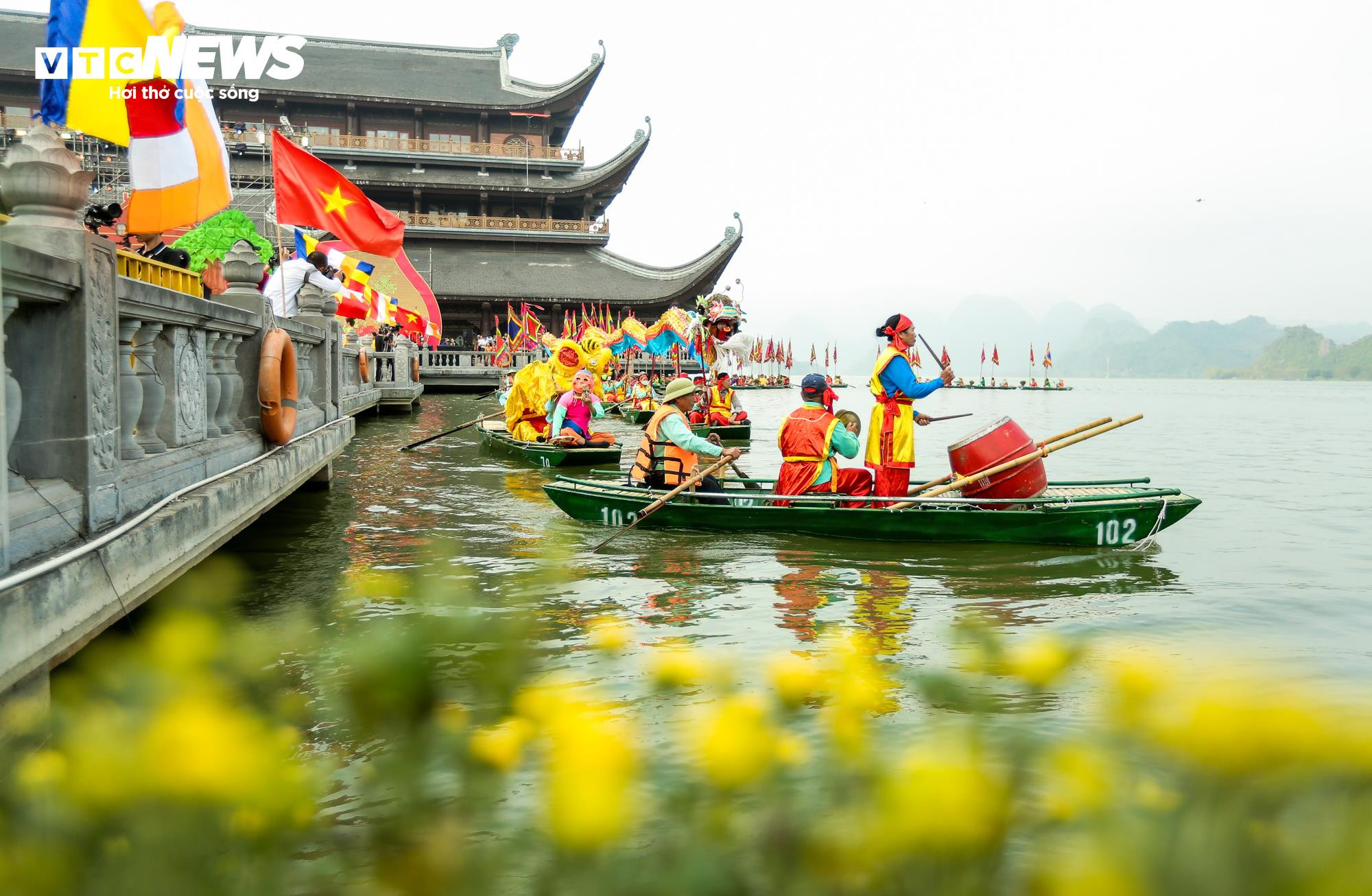 207 thuyền, 60 trai tráng tham gia rước nước ngày khai hội chùa Tam Chúc - 4