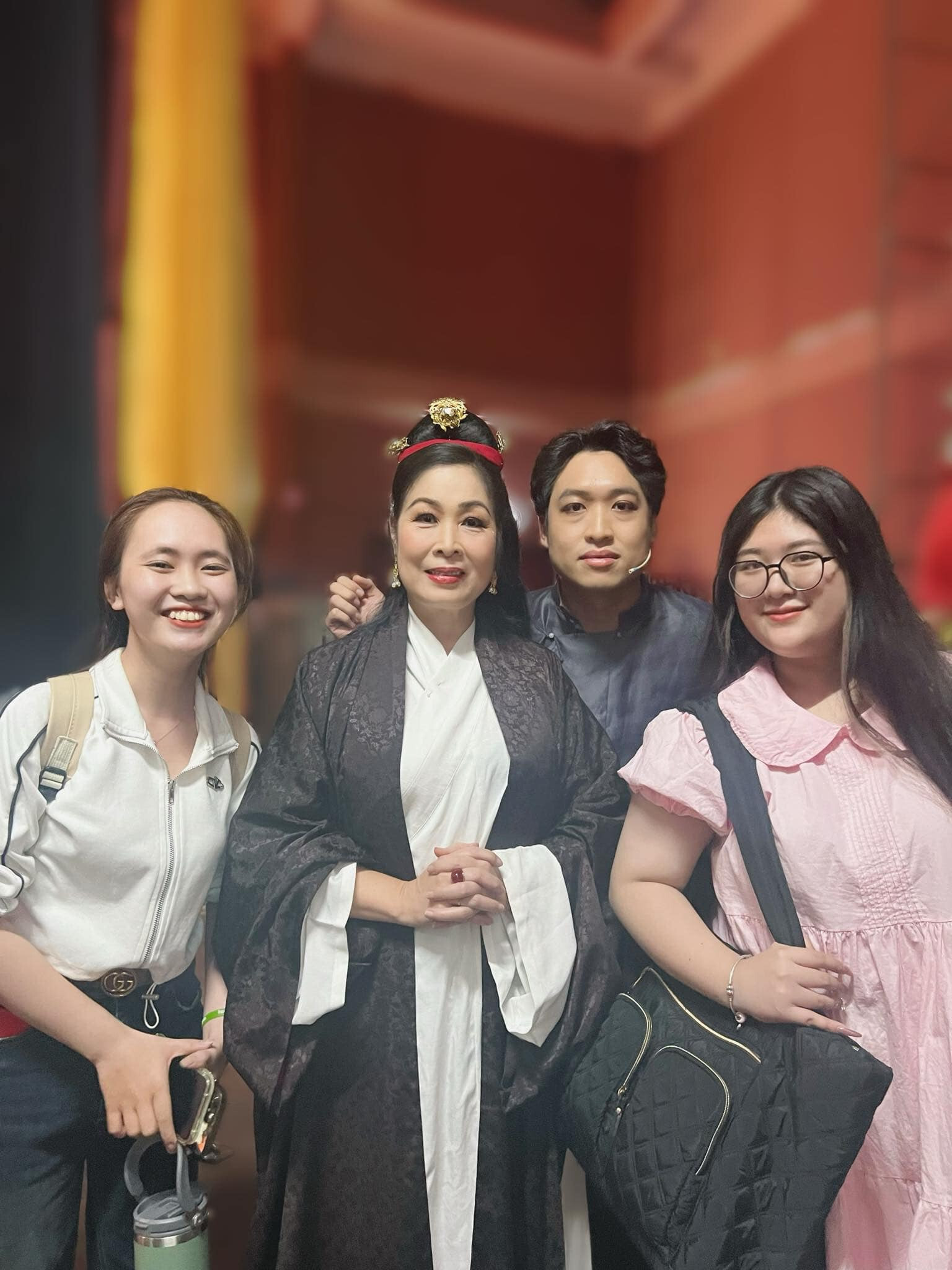 Sao Việt 22/2: Hà Anh gợi cảm khi bầu 6 tháng, Công Lý tươi tắn bên vợ trẻ - 11