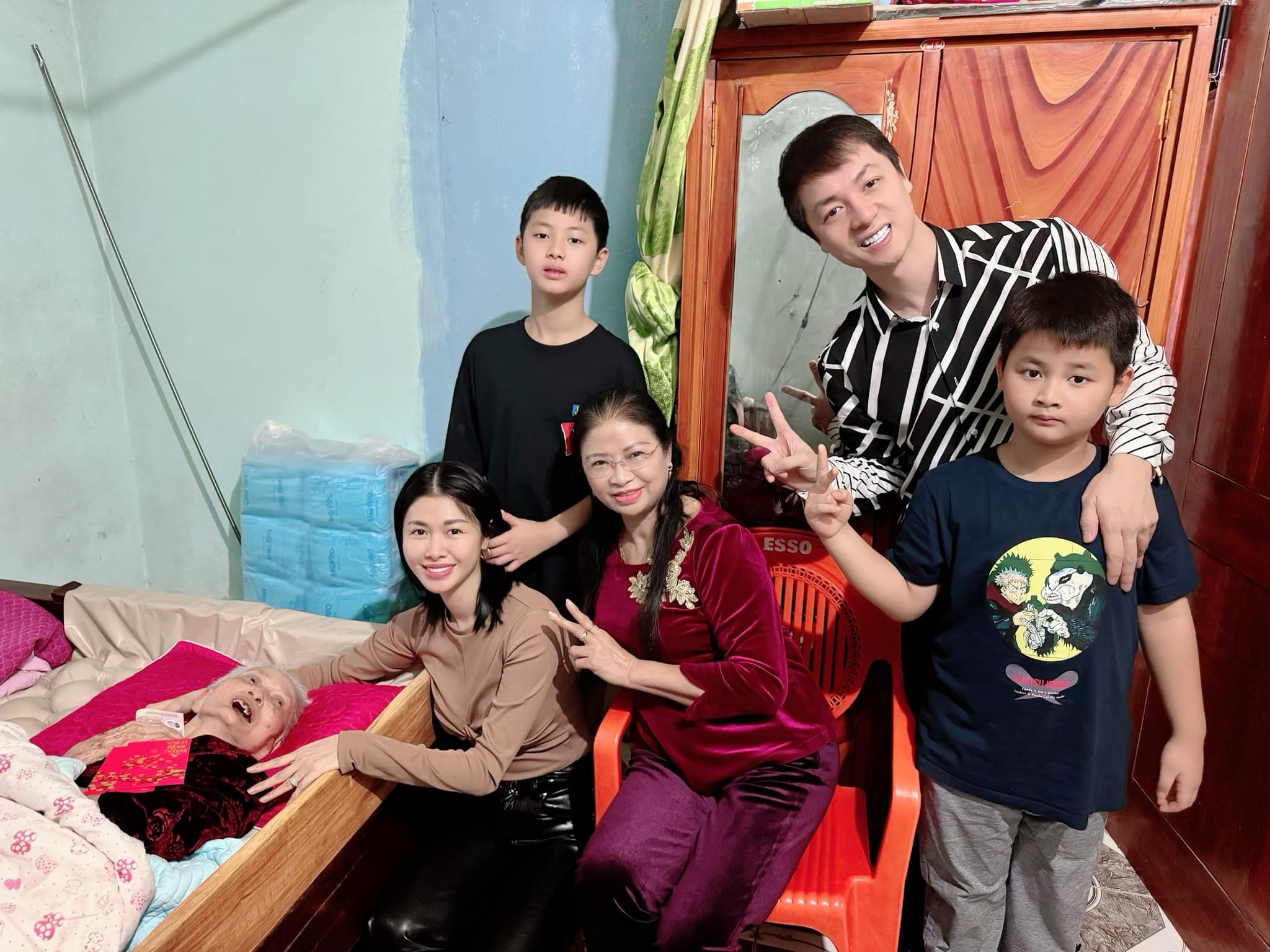 Sao Việt 22/2: Hà Anh gợi cảm khi bầu 6 tháng, Công Lý tươi tắn bên vợ trẻ - 8