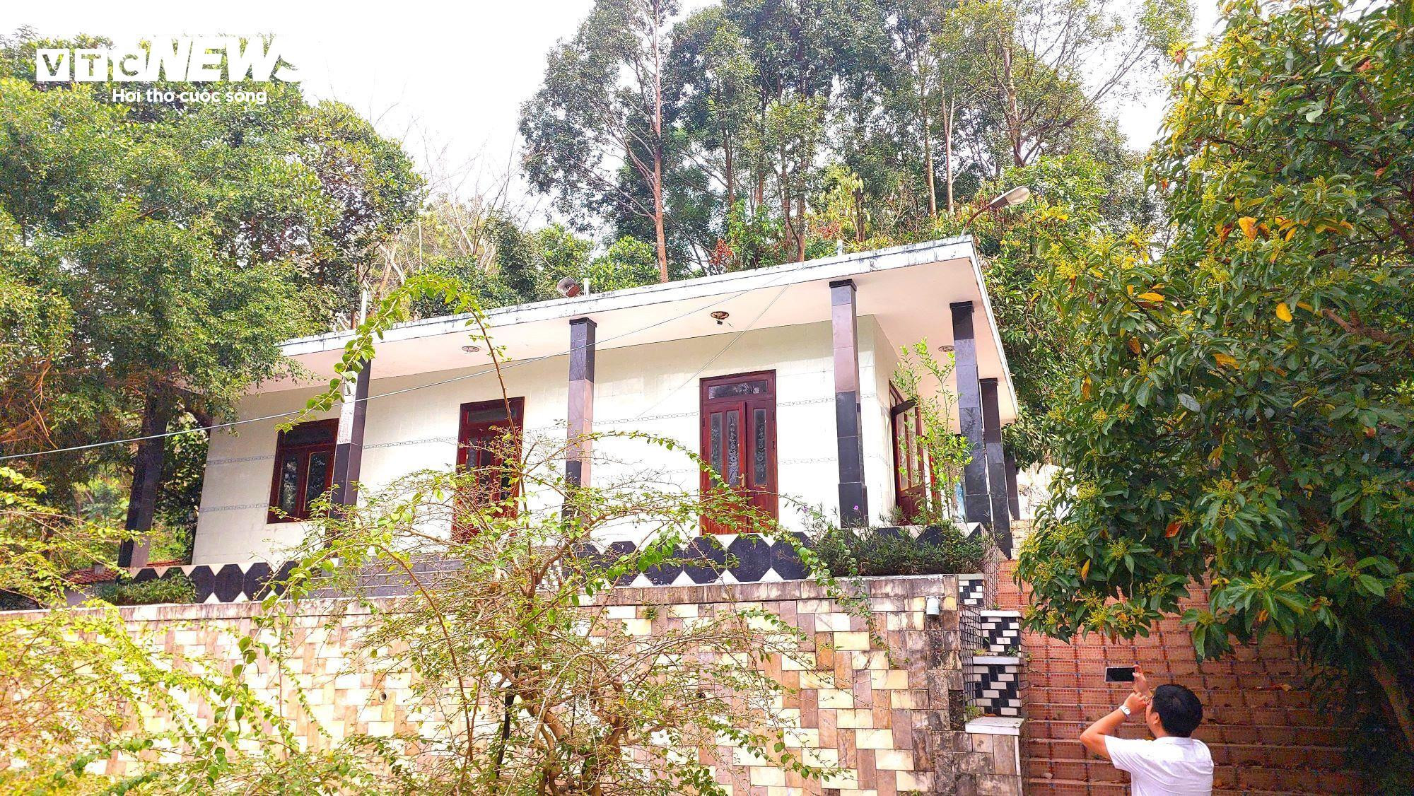 Bất chấp lệnh tháo dỡ, biệt phủ của đại gia vàng vẫn ‘yên vị’ trên núi Hải Vân - 4