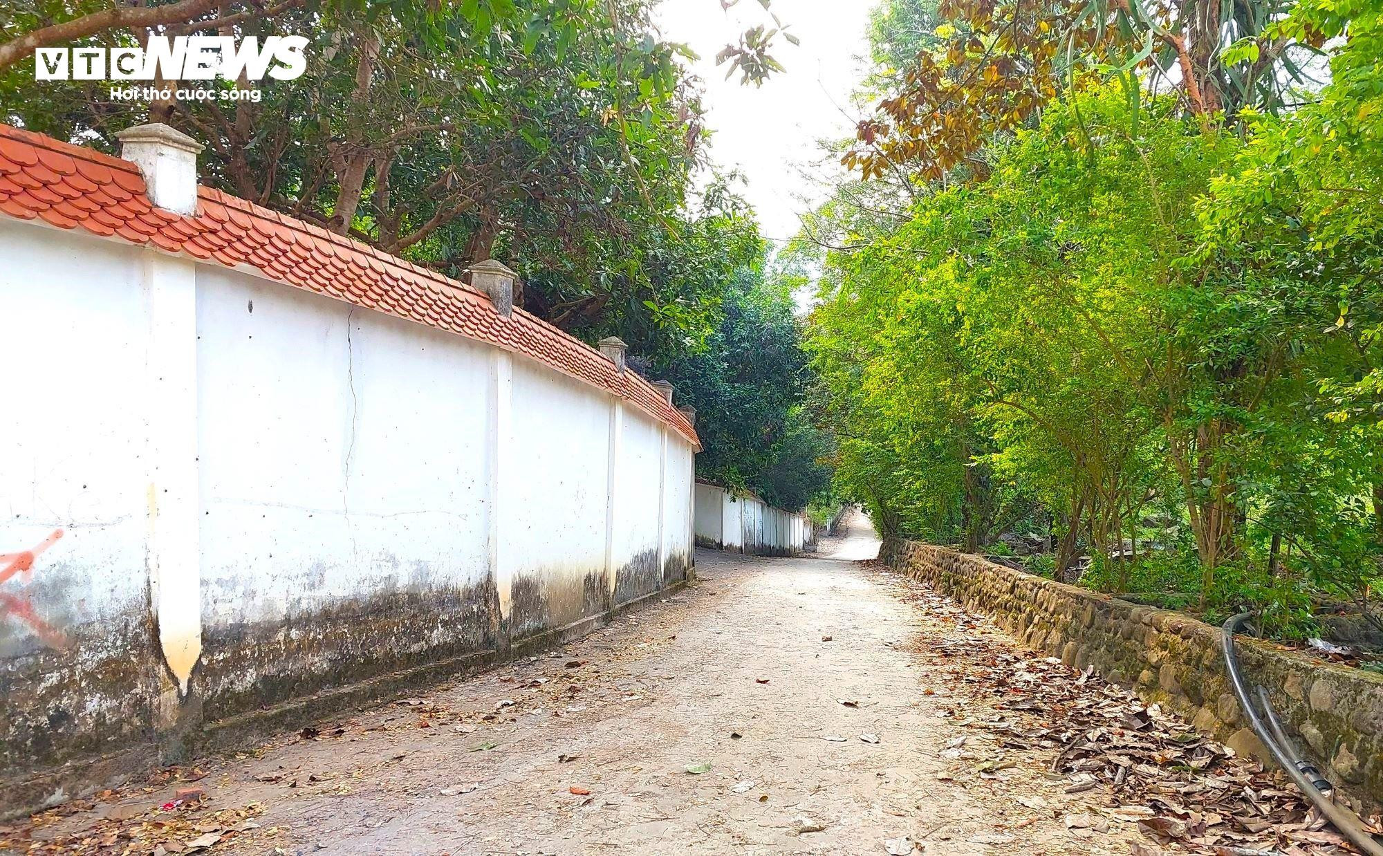 Bất chấp lệnh tháo dỡ, biệt phủ của đại gia vàng vẫn ‘yên vị’ trên núi Hải Vân - 1