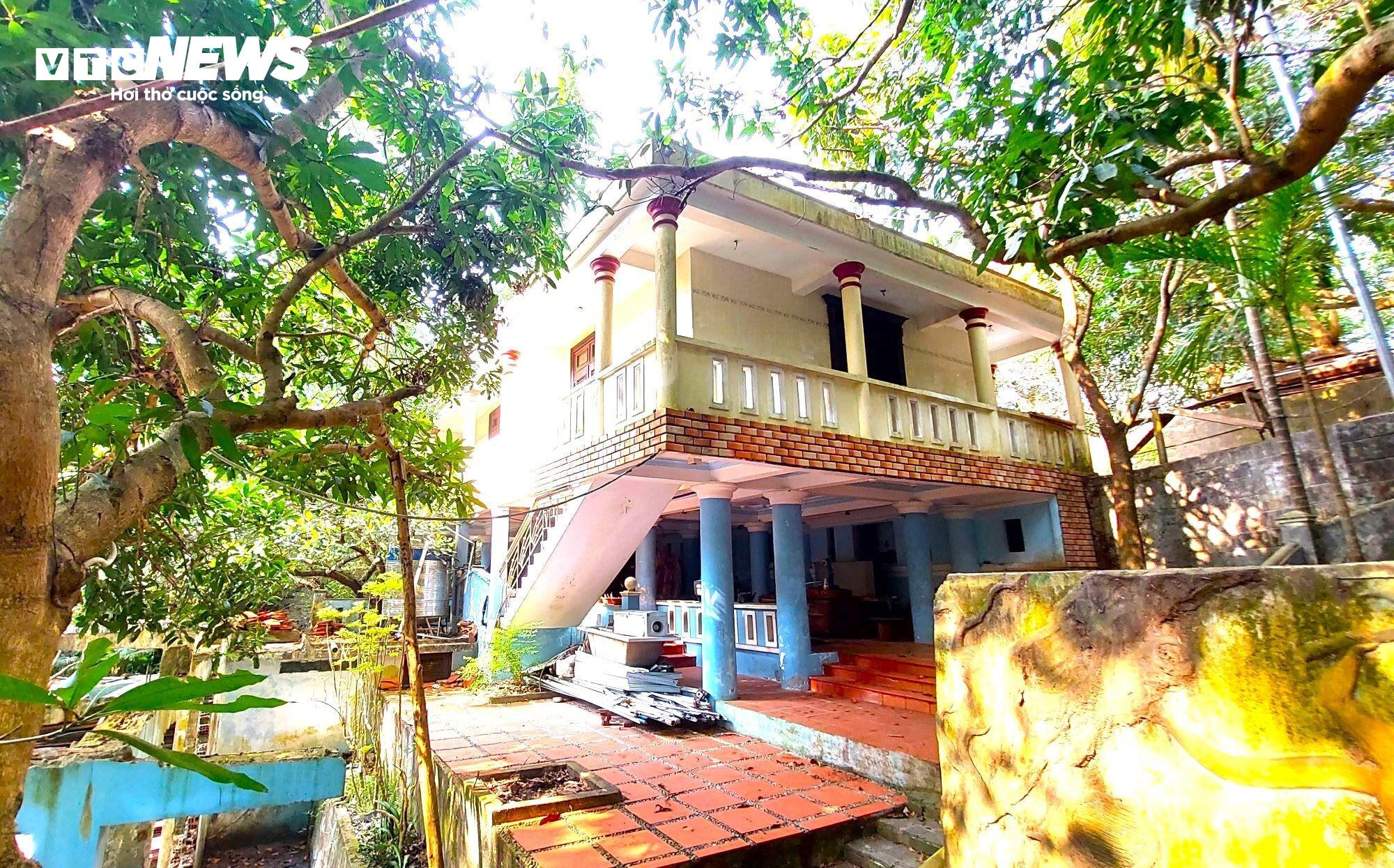 Bất chấp lệnh tháo dỡ, biệt phủ của đại gia vàng vẫn ‘yên vị’ trên núi Hải Vân - 5