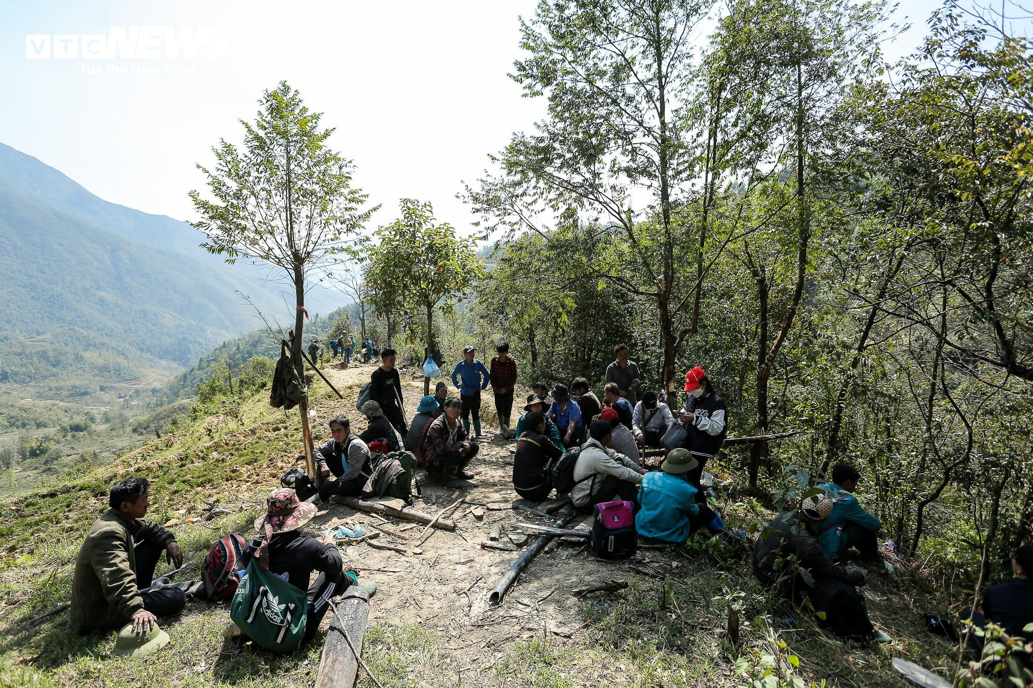 Bữa cơm vội vàng của những chiến sỹ ngăn 'giặc lửa' ở Vườn quốc gia Hoàng Liên - 3