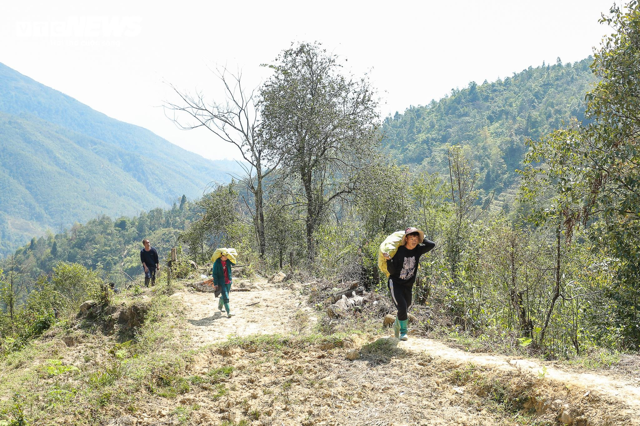 Bữa cơm vội vàng của những chiến sỹ ngăn 'giặc lửa' ở Vườn quốc gia Hoàng Liên - 10