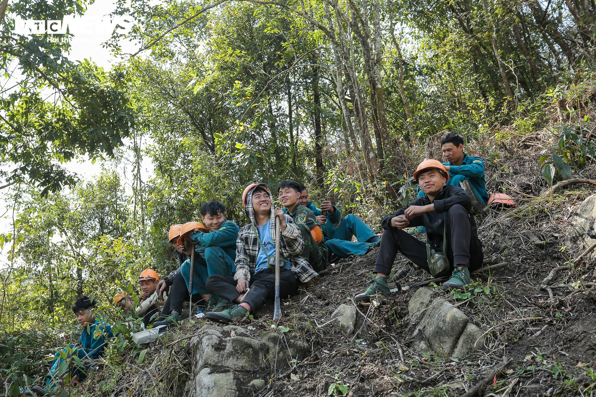 Bữa cơm vội vàng của những chiến sỹ ngăn 'giặc lửa' ở Vườn quốc gia Hoàng Liên - 18