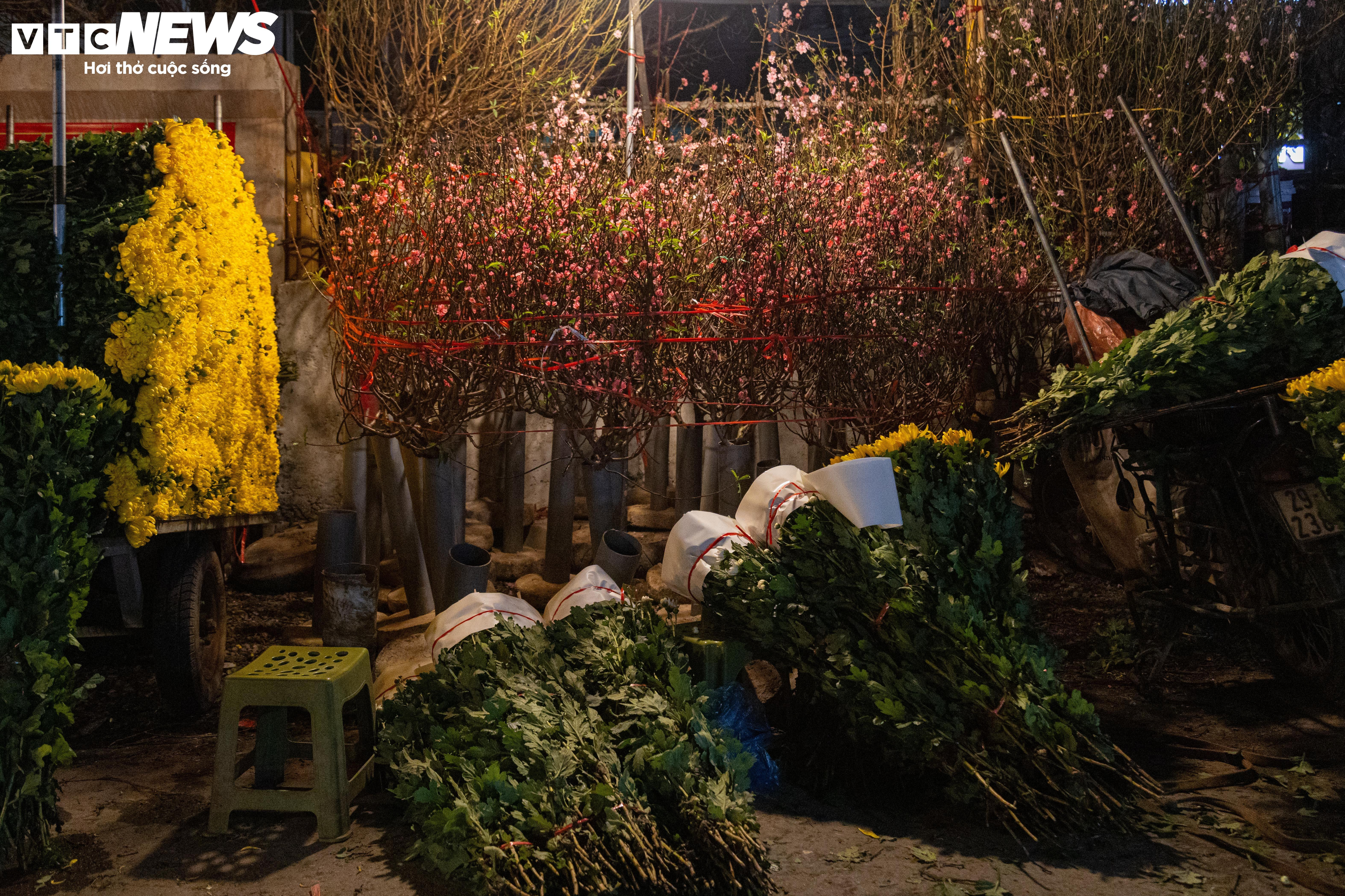 Hoa tươi, thực phẩm dồi dào, giá cả ổn định trước ngày rằm tháng Giêng - 8