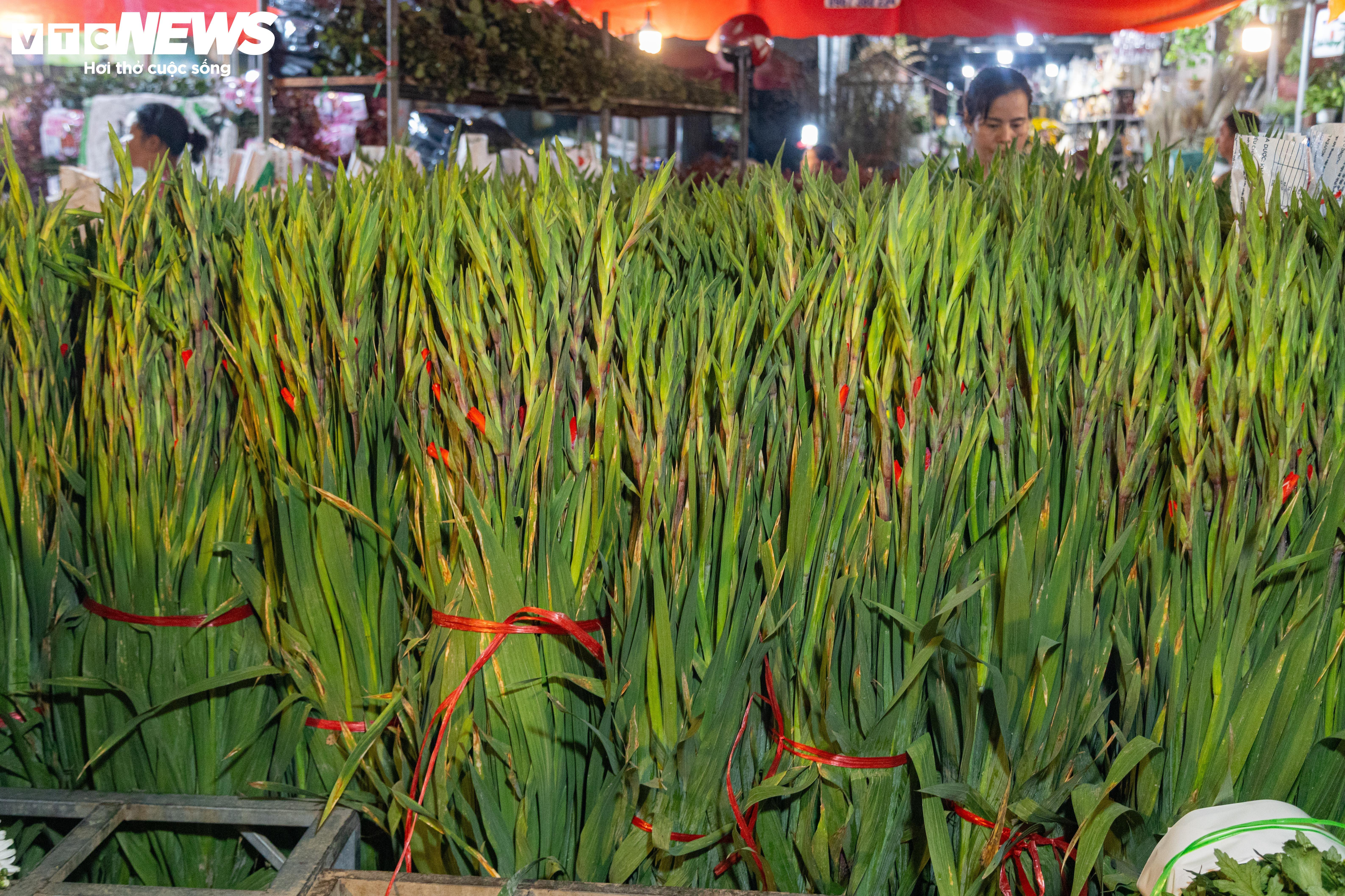 Hoa tươi, thực phẩm dồi dào, giá cả ổn định trước ngày rằm tháng Giêng - 4