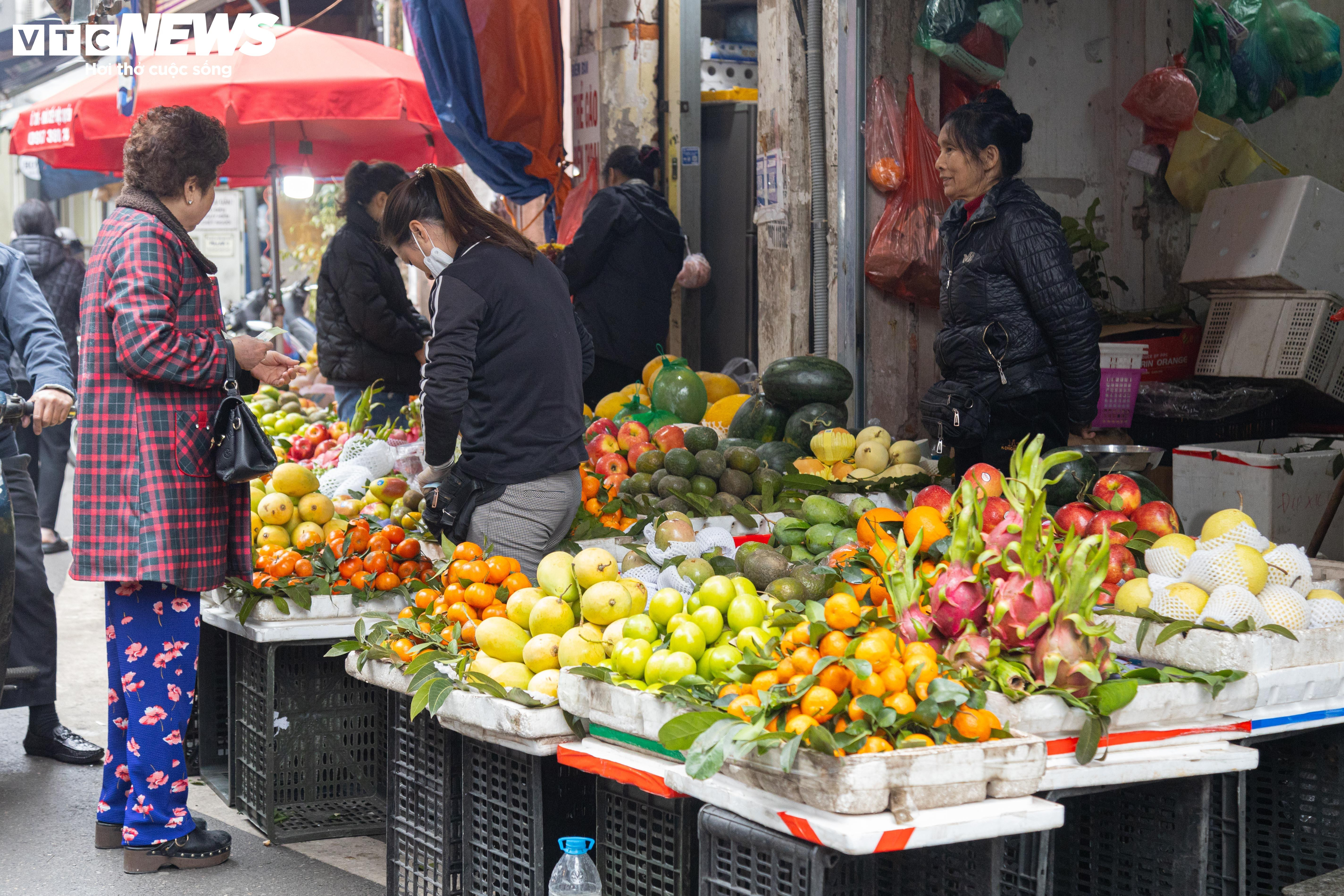 Hoa tươi, thực phẩm dồi dào, giá cả ổn định trước ngày rằm tháng Giêng - 10