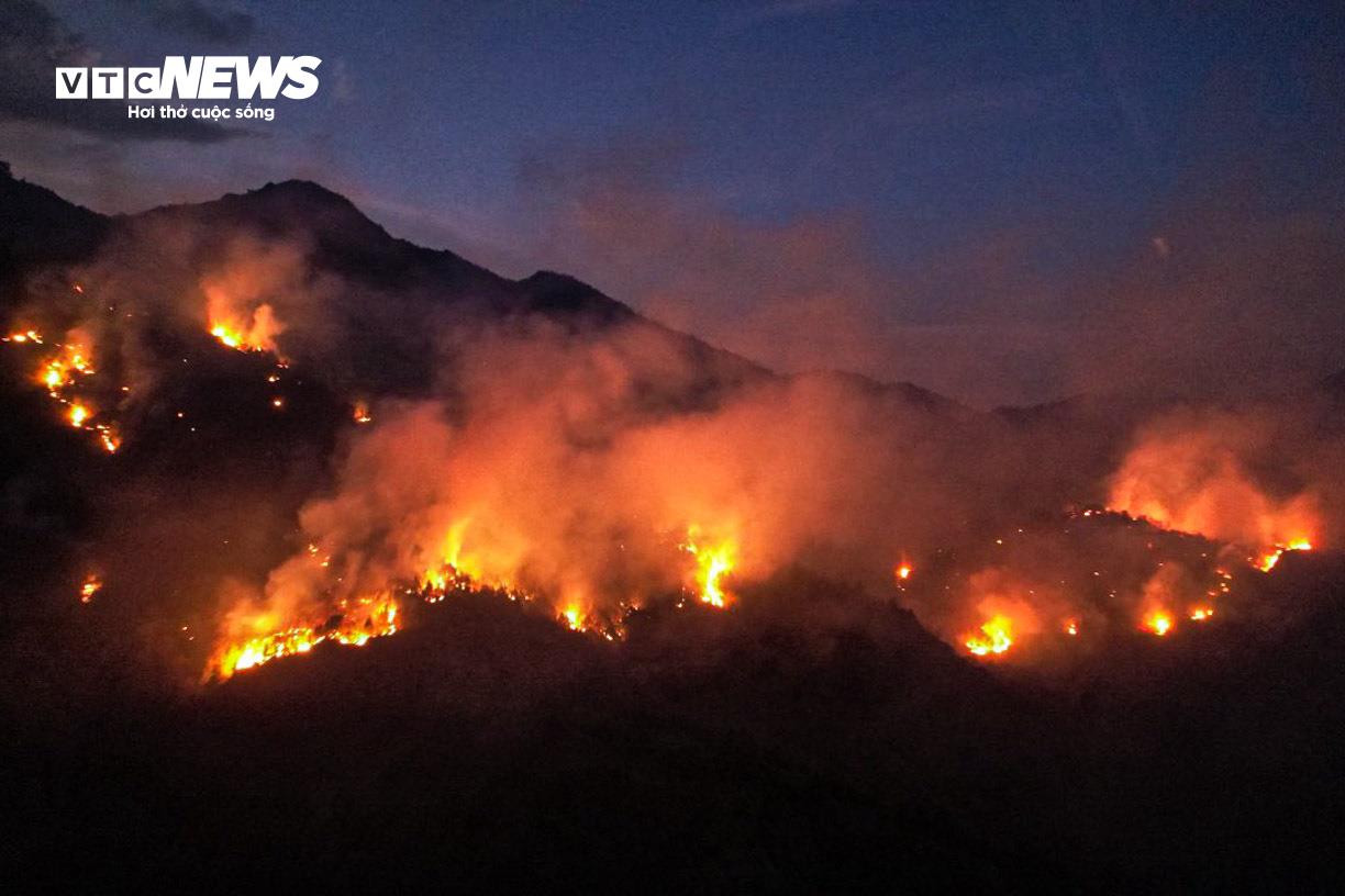 Bữa cơm vội vàng của những chiến sỹ ngăn 'giặc lửa' ở Vườn quốc gia Hoàng Liên - 1