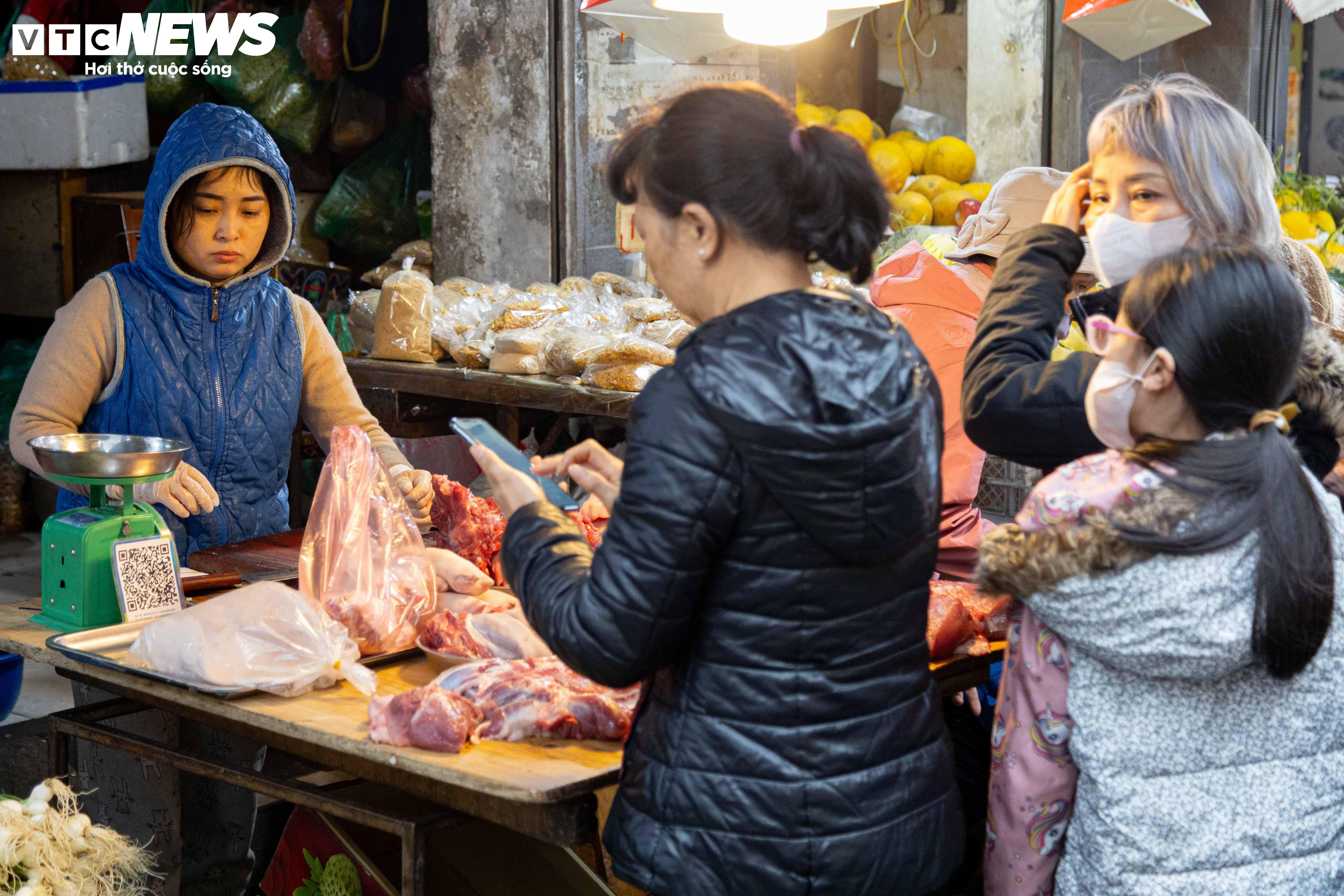 Hoa tươi, thực phẩm dồi dào, giá cả ổn định trước ngày rằm tháng Giêng - 9