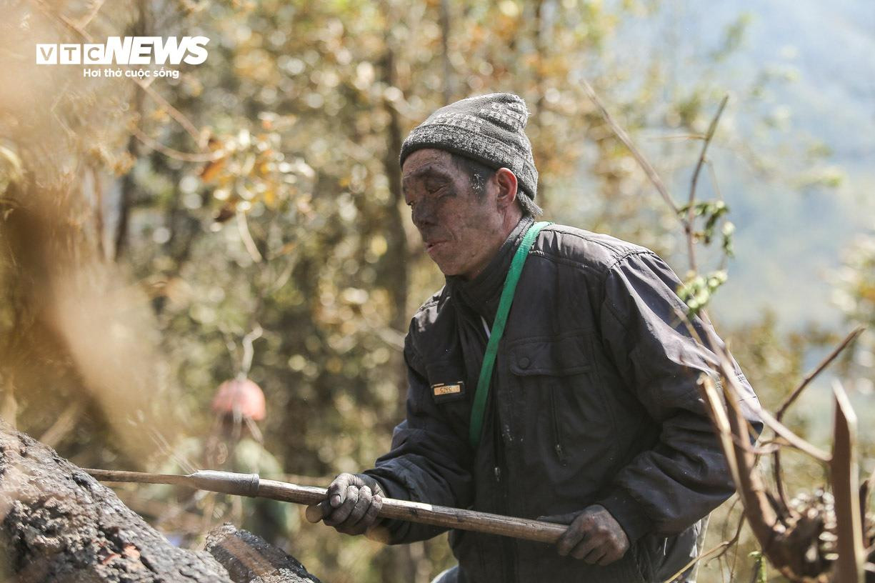 Bám trụ 4 ngày đêm ngăn 'giặc lửa', bảo vệ rừng Hoàng Liên - 1