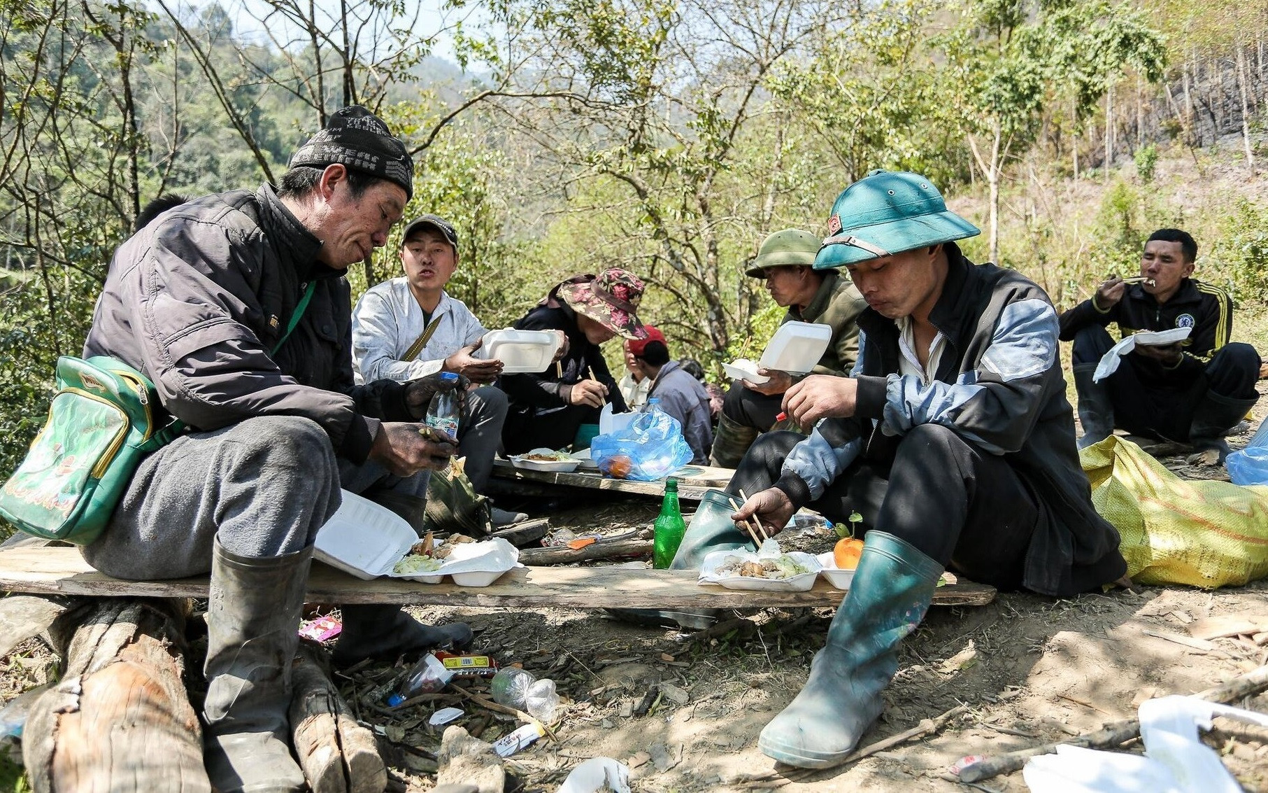 Bám trụ 4 ngày đêm ngăn 'giặc lửa', bảo vệ rừng Hoàng Liên - 4