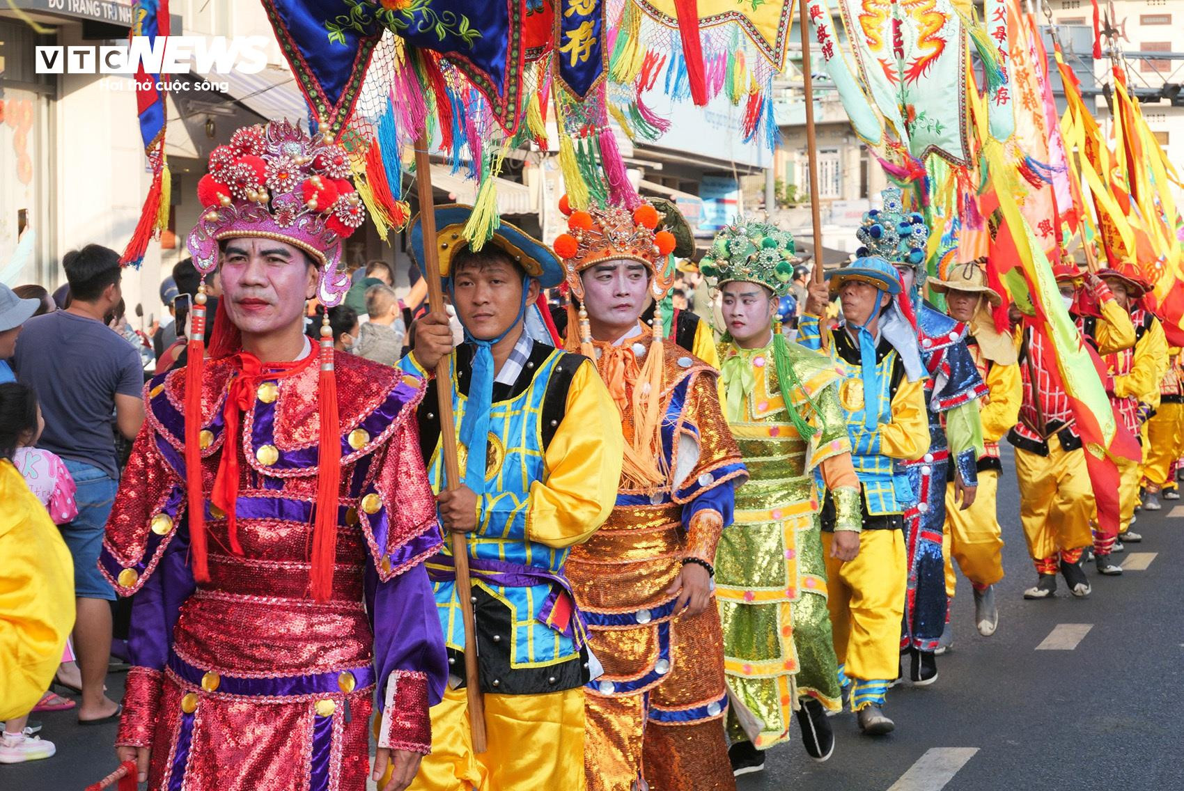 TP.HCM: Biển người đổ về trung tâm Quận 5 mừng Lễ hội Tết Nguyên tiêu - 5