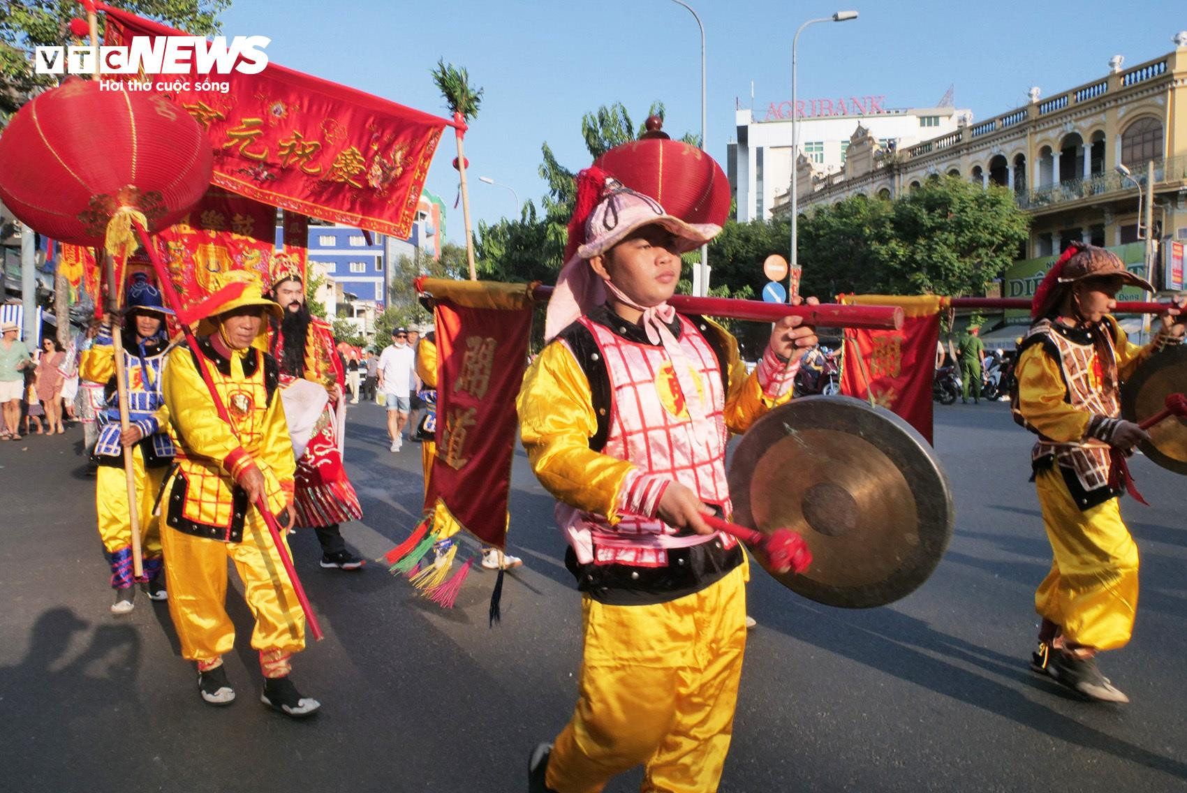TP.HCM: Biển người đổ về trung tâm Quận 5 mừng Lễ hội Tết Nguyên tiêu - 3