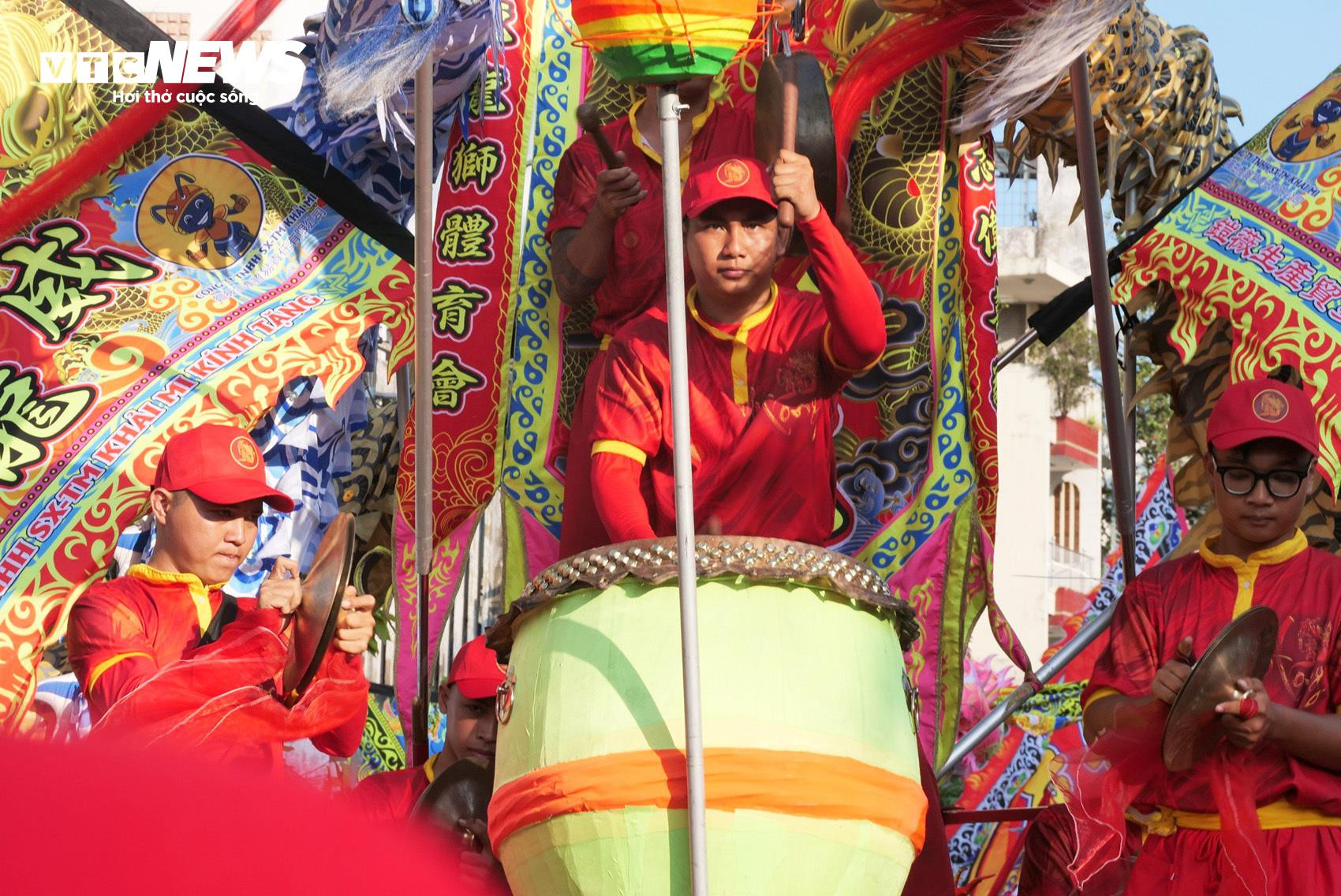 TP.HCM: Biển người đổ về trung tâm Quận 5 mừng Lễ hội Tết Nguyên tiêu - 6