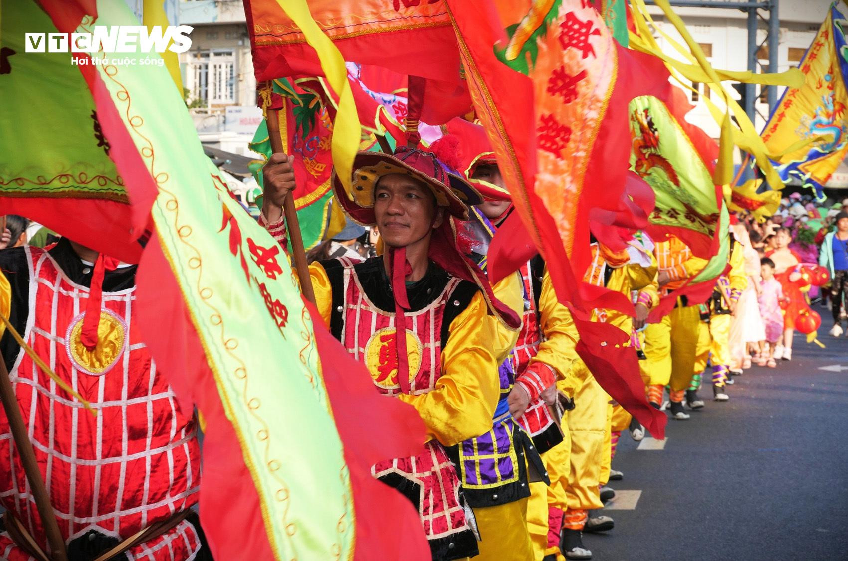 TP.HCM: Biển người đổ về trung tâm Quận 5 mừng Lễ hội Tết Nguyên tiêu - 14
