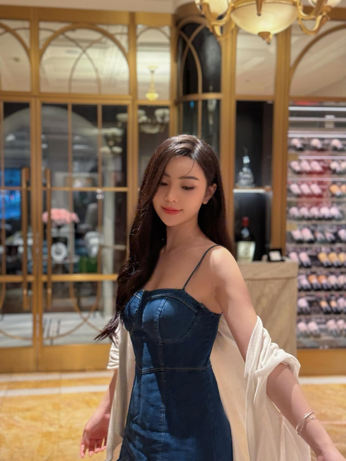 Sao Việt 25/2: Nhã Phương trẻ đẹp như nữ sinh, Hòa Minzy khoe nhan sắc 3 thế hệ - 7