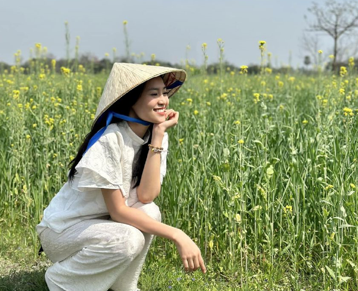 Sao Việt 25/2: Nhã Phương trẻ đẹp như nữ sinh, Hòa Minzy khoe nhan sắc 3 thế hệ - 4