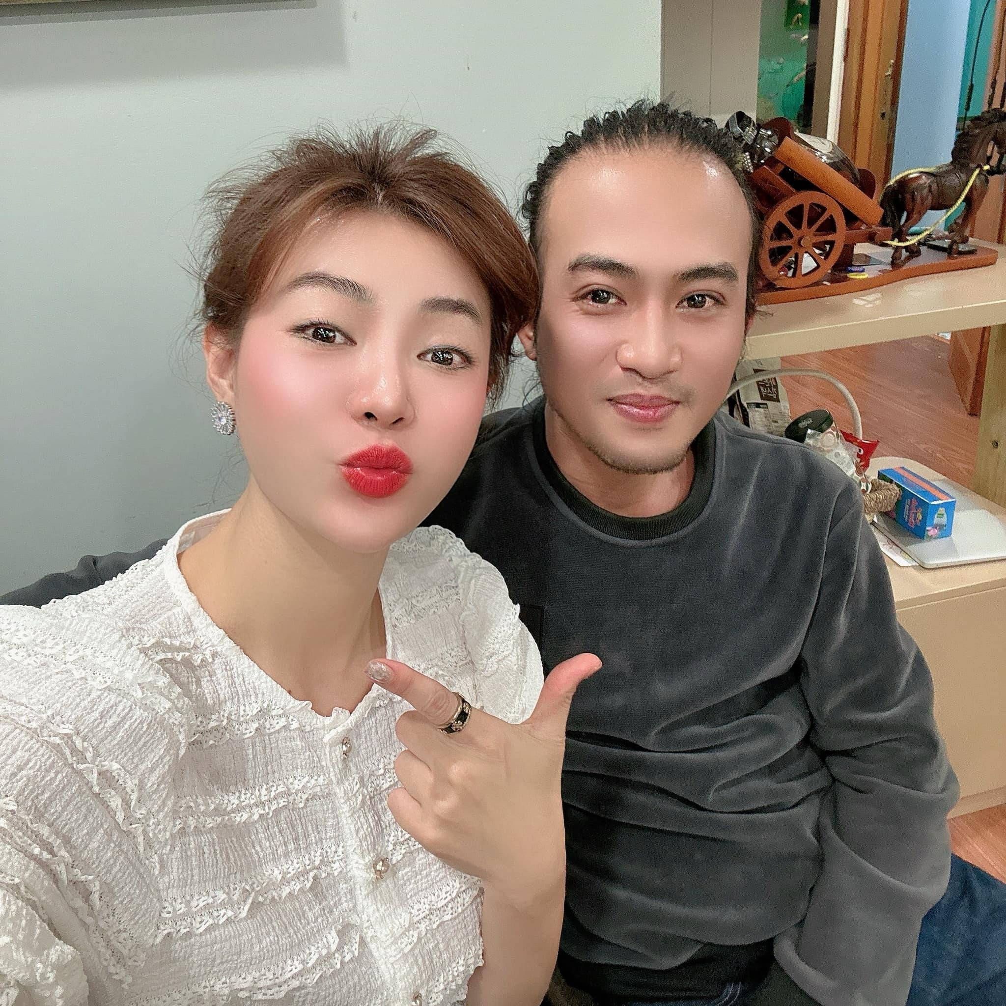 Sao Việt 25/2: Nhã Phương trẻ đẹp như nữ sinh, Hòa Minzy khoe nhan sắc 3 thế hệ - 10