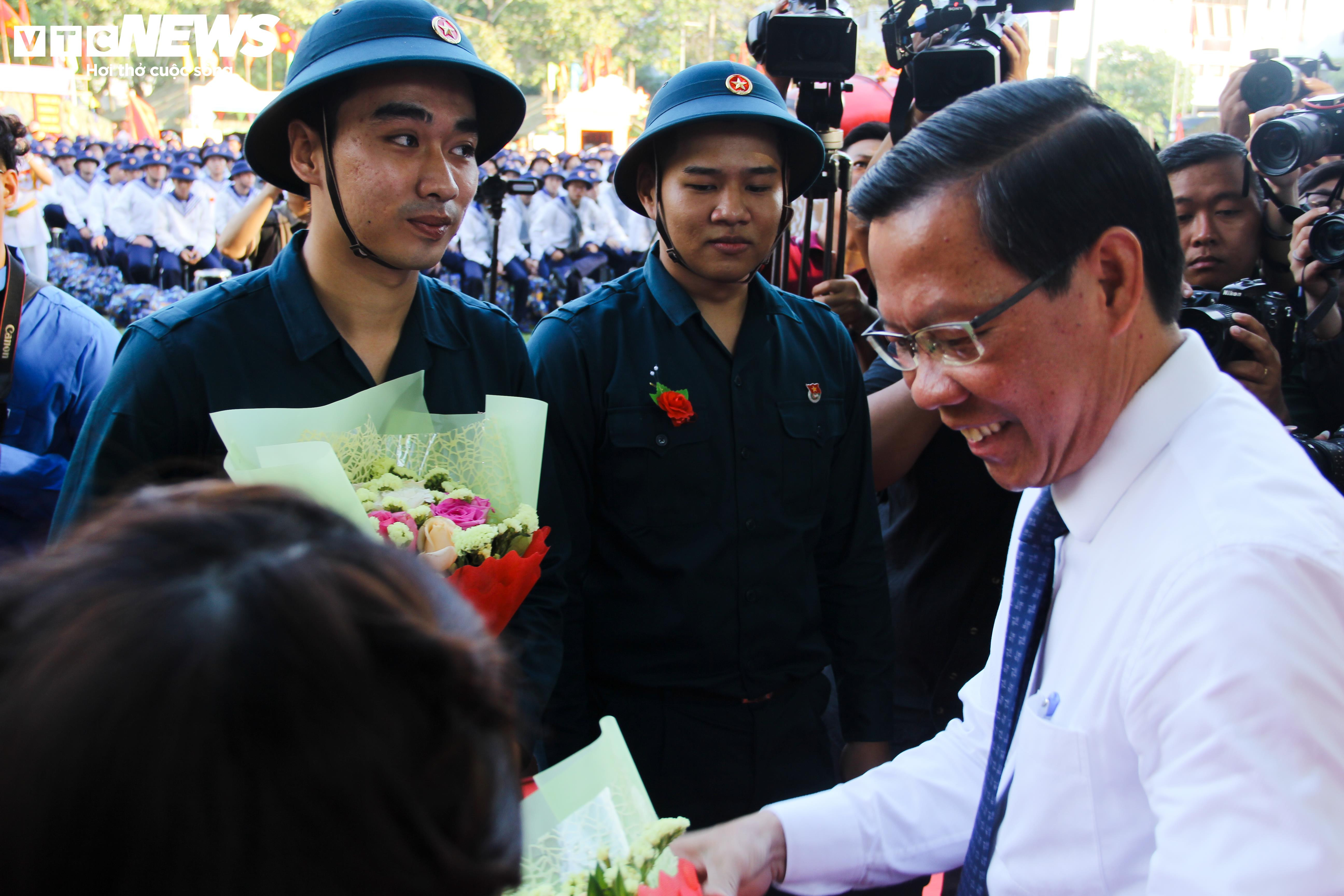 'Nhập ngũ là trách nhiệm của tuổi trẻ, con sẽ trưởng thành hơn' - 8