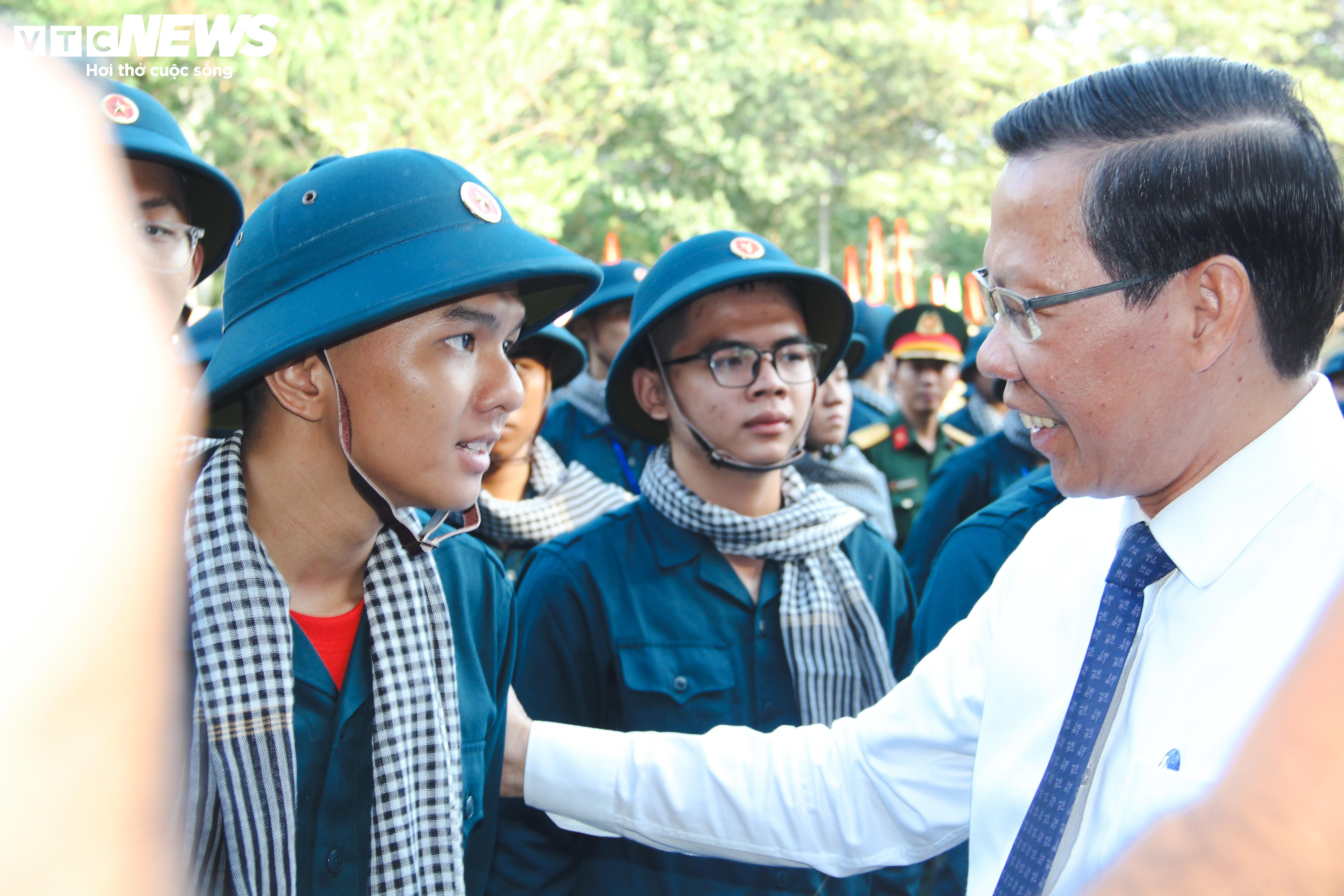 'Nhập ngũ là trách nhiệm của tuổi trẻ, con sẽ trưởng thành hơn' - 6