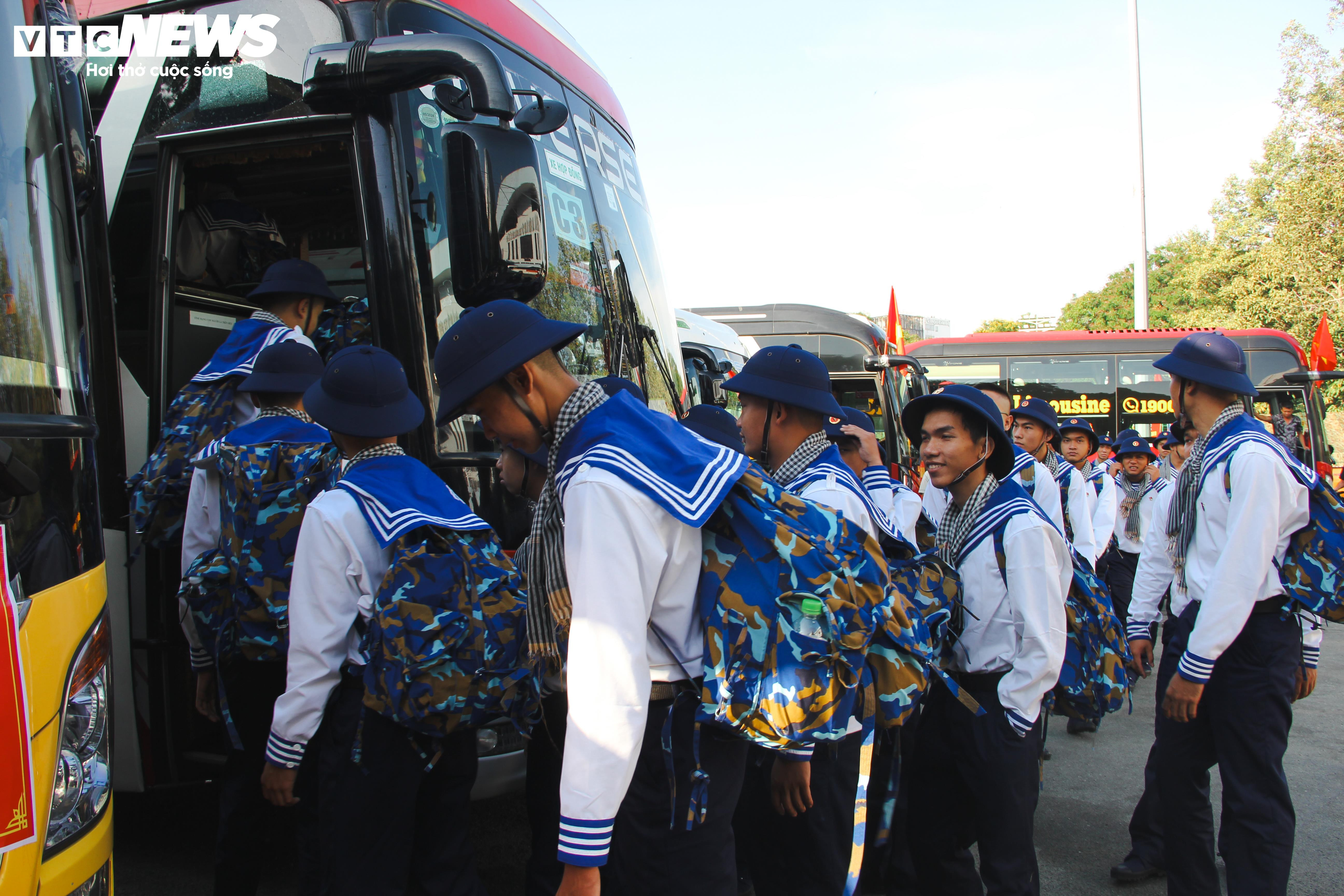 'Nhập ngũ là trách nhiệm của tuổi trẻ, con sẽ trưởng thành hơn' - 14