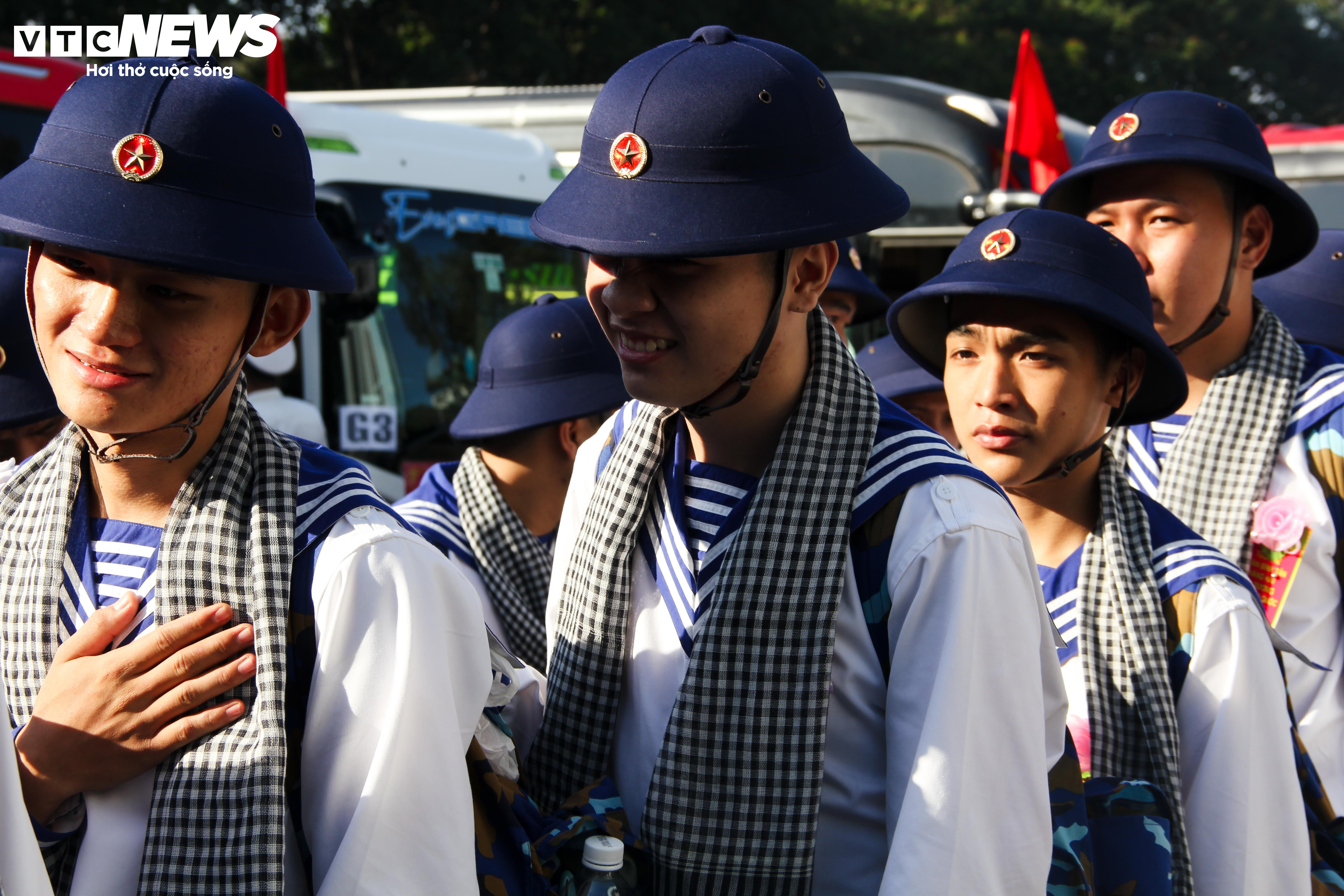 'Nhập ngũ là trách nhiệm của tuổi trẻ, con sẽ trưởng thành hơn' - 11