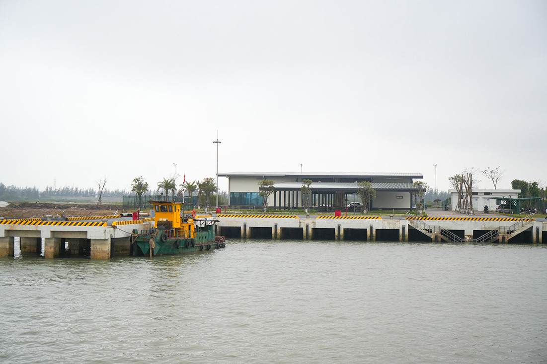 Những chuyến phà cuối cùng đưa du khách rời bến Gót sang đảo Cát Bà - 22