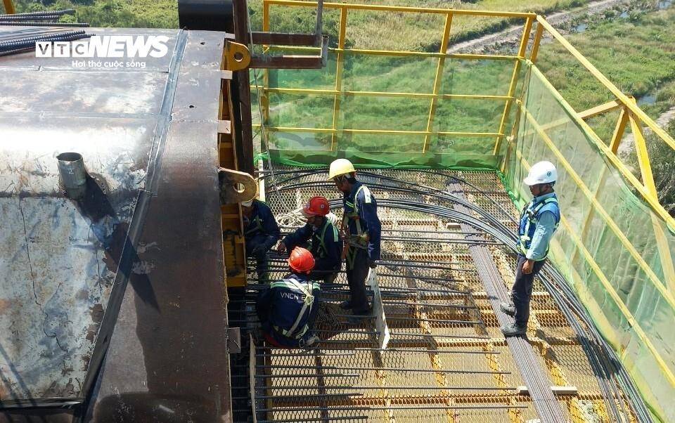 Cận cảnh dự án cầu vượt sông lớn nhất cao tốc Bến Lức - Long Thành - 6