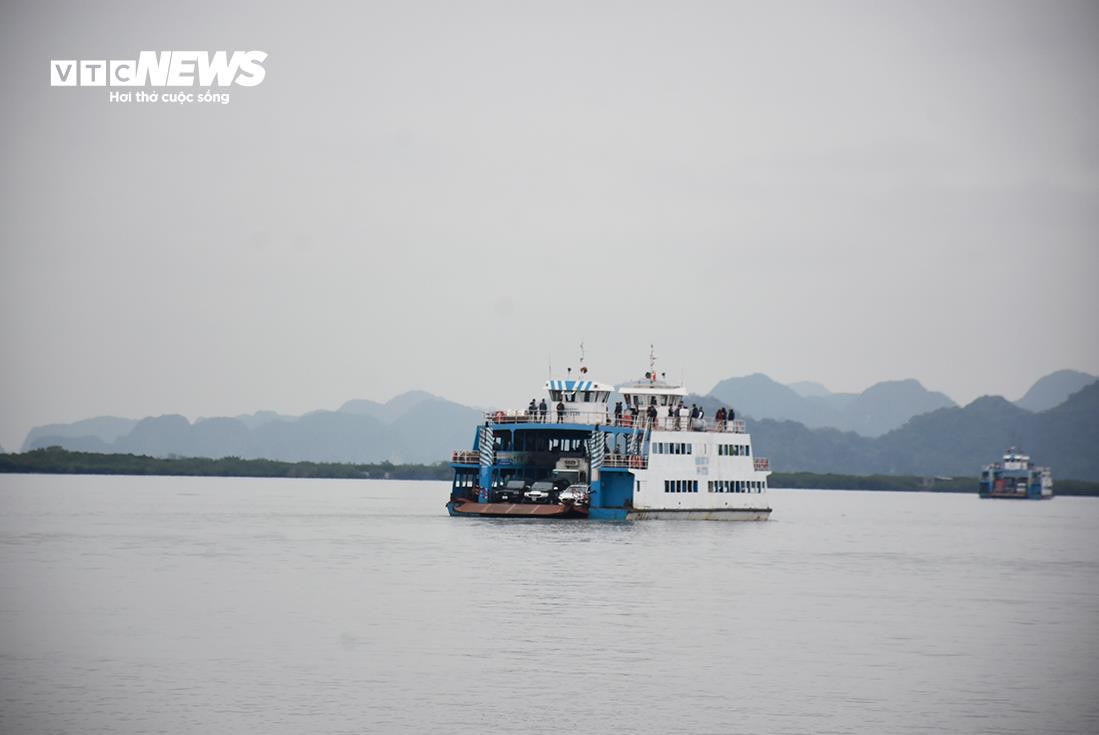 Những chuyến phà cuối cùng đưa du khách rời bến Gót sang đảo Cát Bà - 13