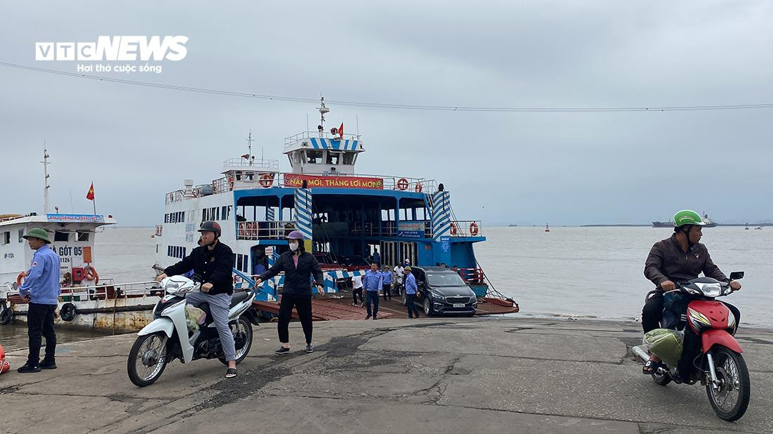 Những chuyến phà cuối cùng đưa du khách rời bến Gót sang đảo Cát Bà - 18