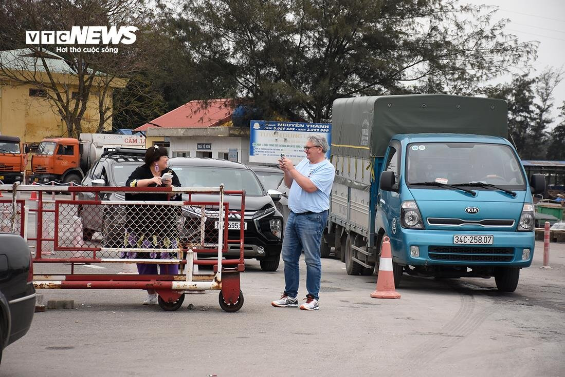 Những chuyến phà cuối cùng đưa du khách rời bến Gót sang đảo Cát Bà - 21