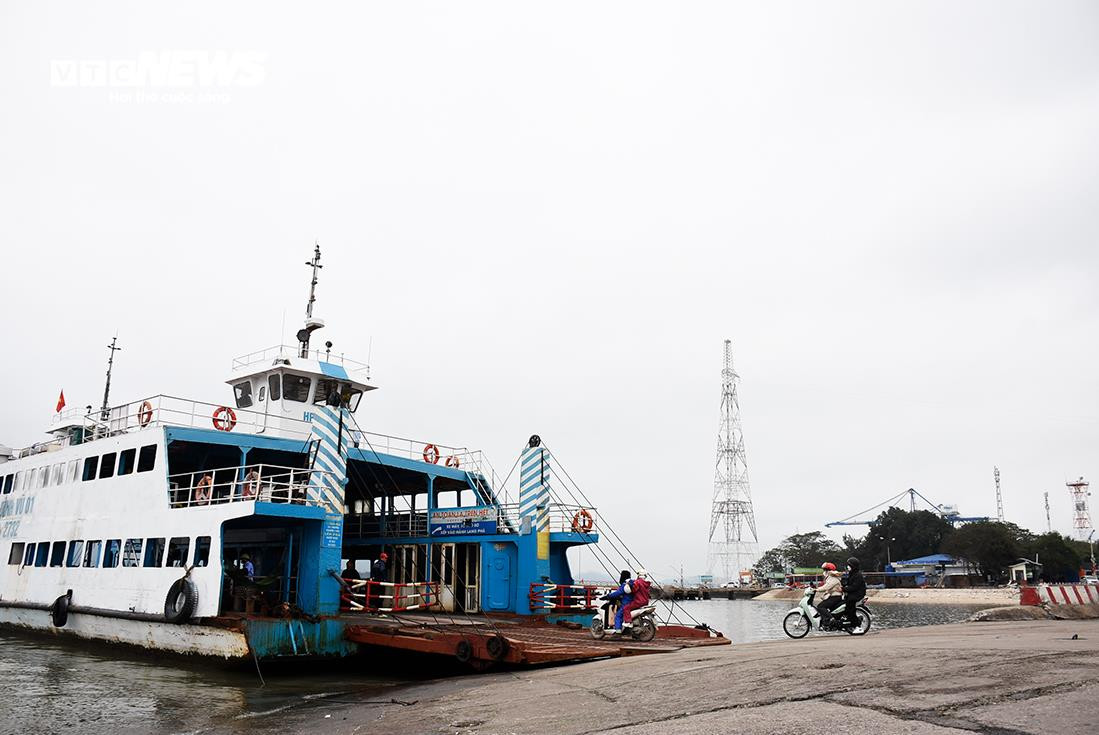 Những chuyến phà cuối cùng đưa du khách rời bến Gót sang đảo Cát Bà - 16