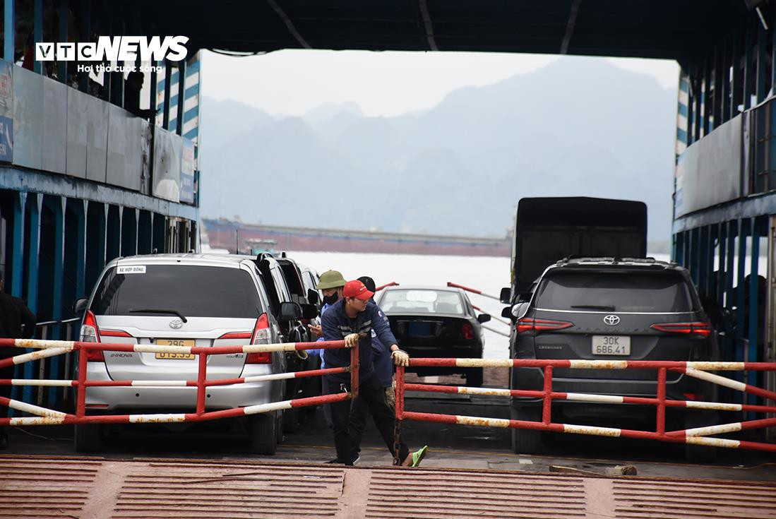 Những chuyến phà cuối cùng đưa du khách rời bến Gót sang đảo Cát Bà - 20