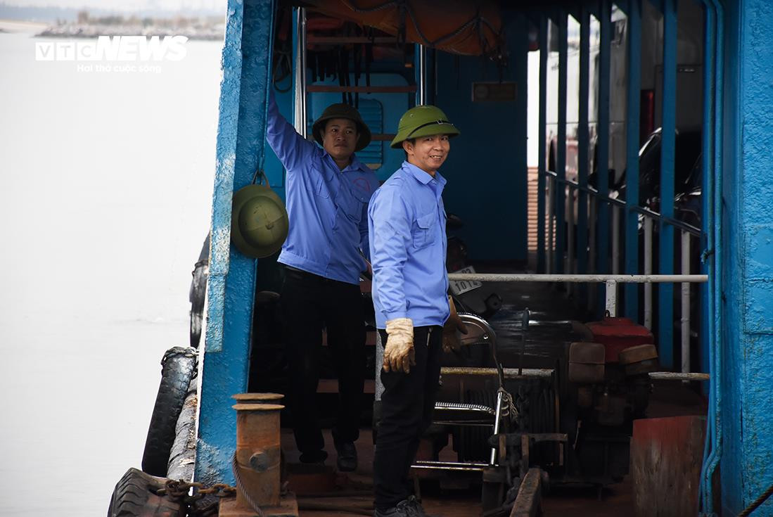 Những chuyến phà cuối cùng đưa du khách rời bến Gót sang đảo Cát Bà - 19