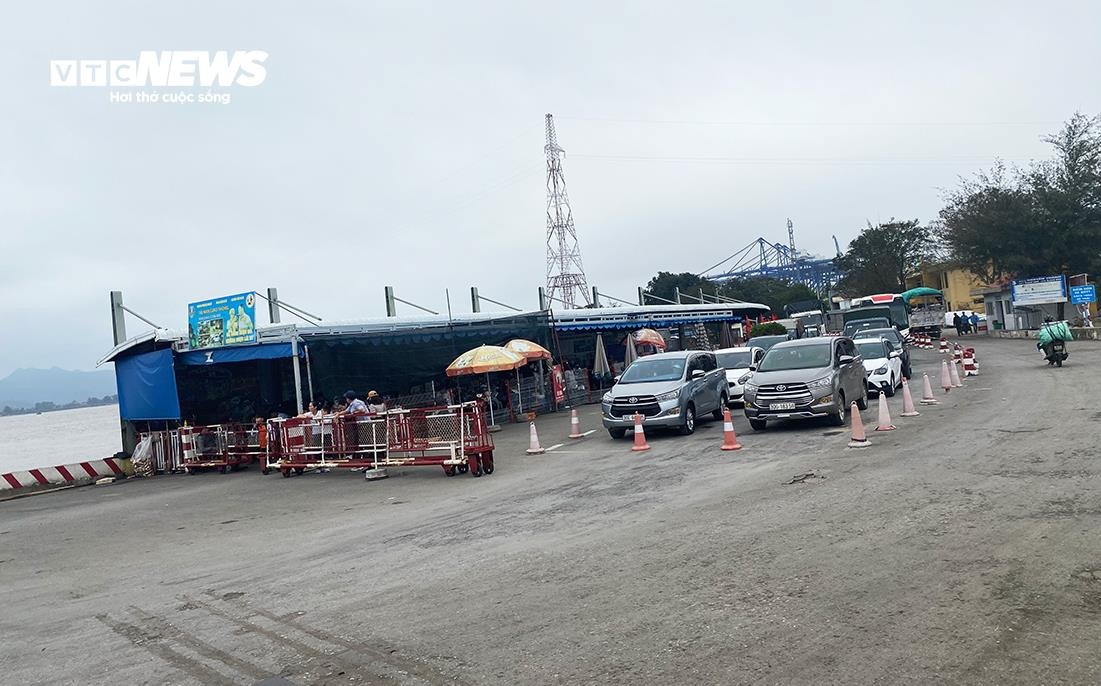 Những chuyến phà cuối cùng đưa du khách rời bến Gót sang đảo Cát Bà - 12