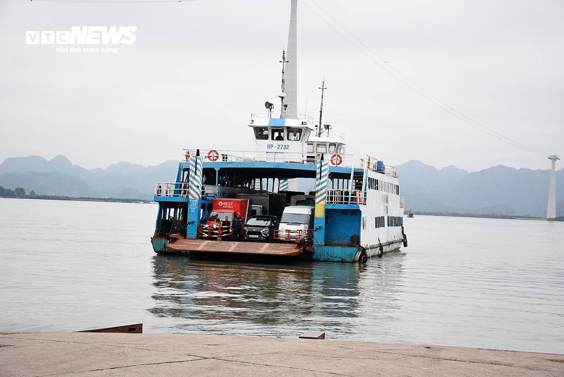 Những chuyến phà cuối cùng đưa du khách rời bến Gót sang đảo Cát Bà - 3