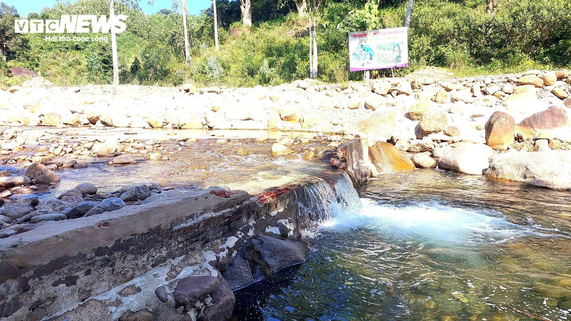 Lén lút san ủi, chặn dòng suối trái phép để làm du lịch sinh thái ở Đà Nẵng - 4