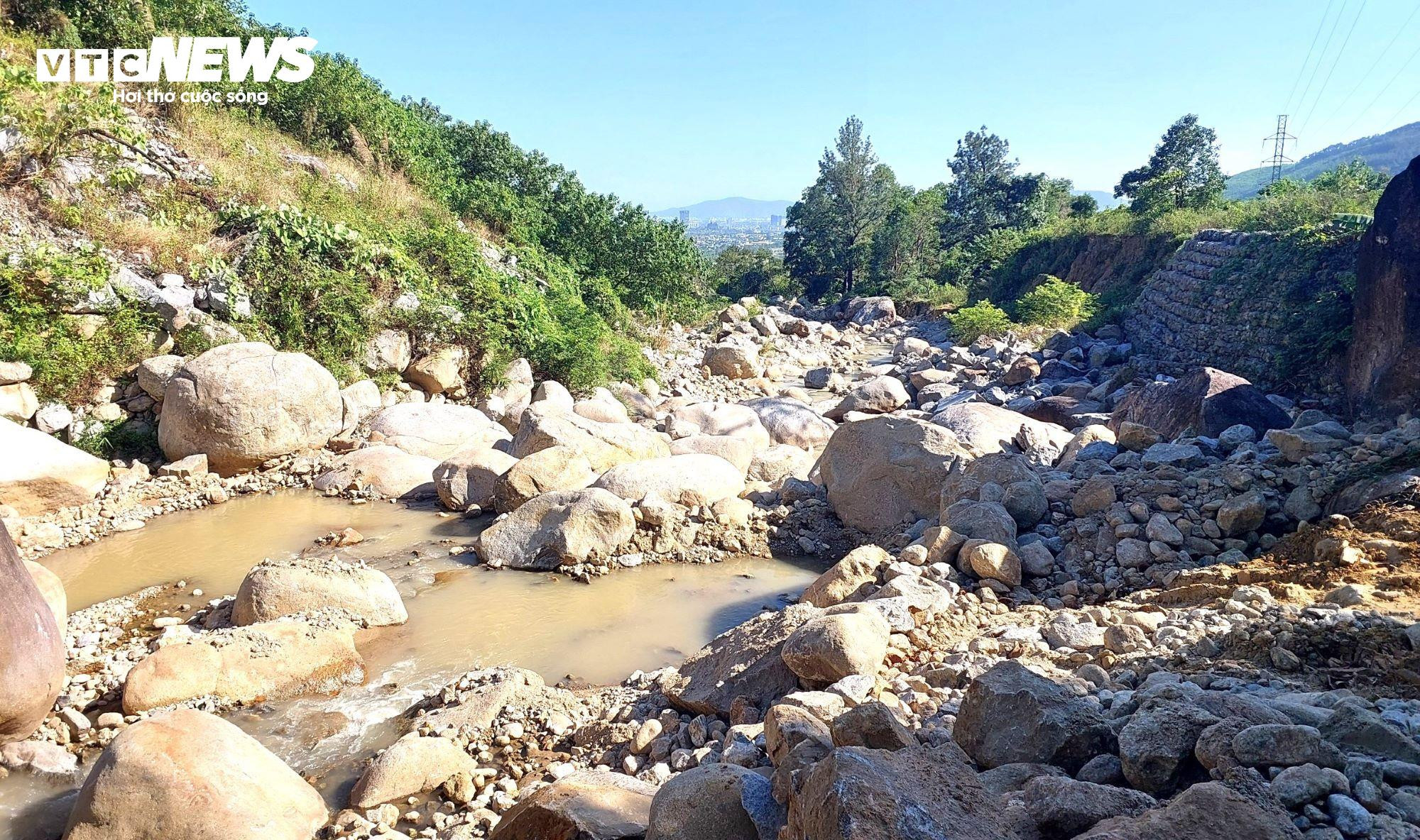 Lén lút san ủi, chặn dòng suối trái phép để làm du lịch sinh thái ở Đà Nẵng - 2