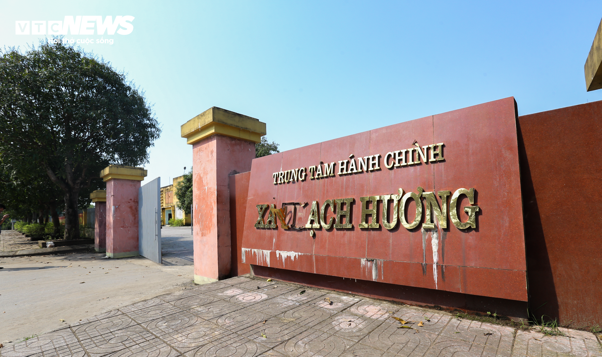 Sau nhiều năm sáp nhập, các trụ sở tiền tỷ ở Hà Tĩnh vẫn bị bỏ hoang - 2