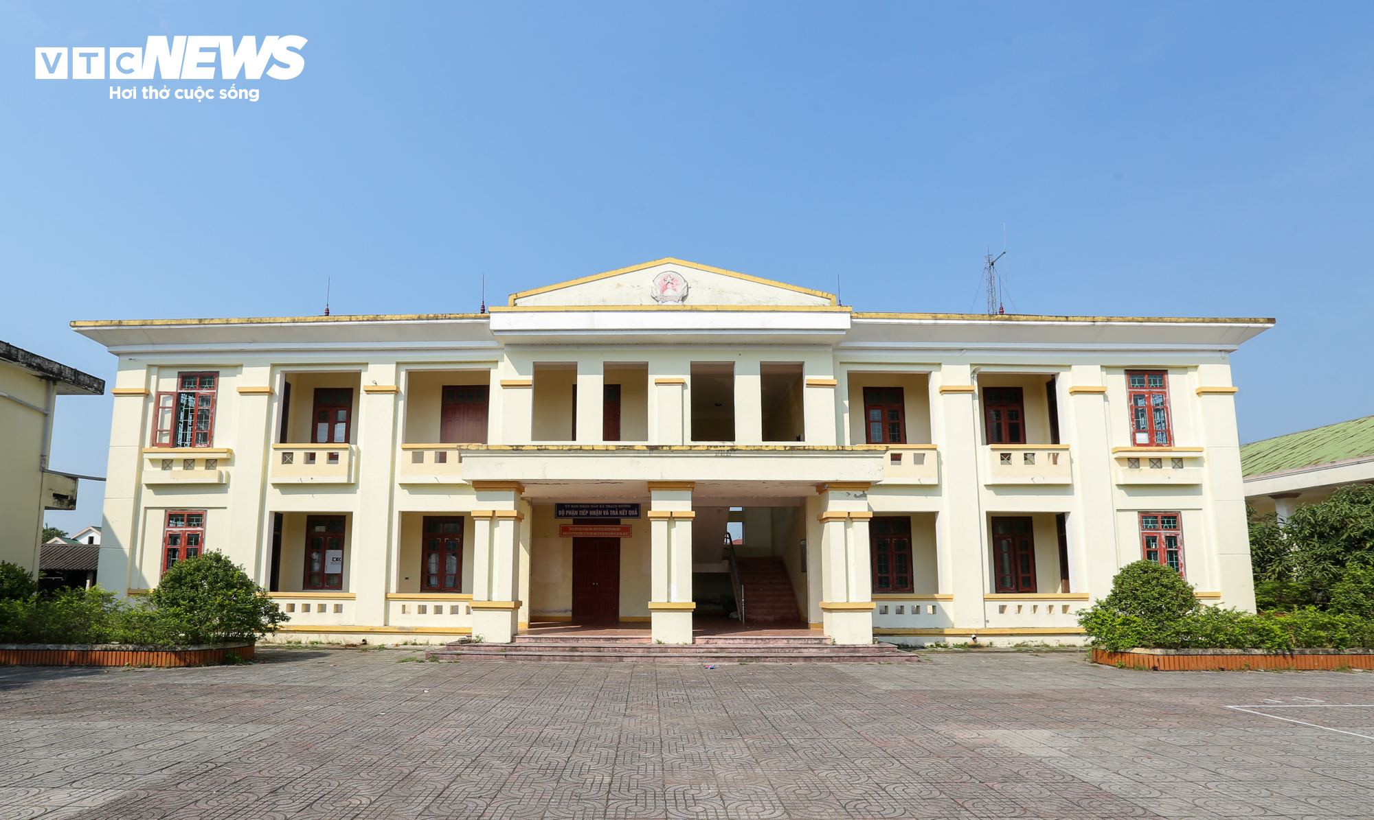 Sau nhiều năm sáp nhập, các trụ sở tiền tỷ ở Hà Tĩnh vẫn bị bỏ hoang - 3